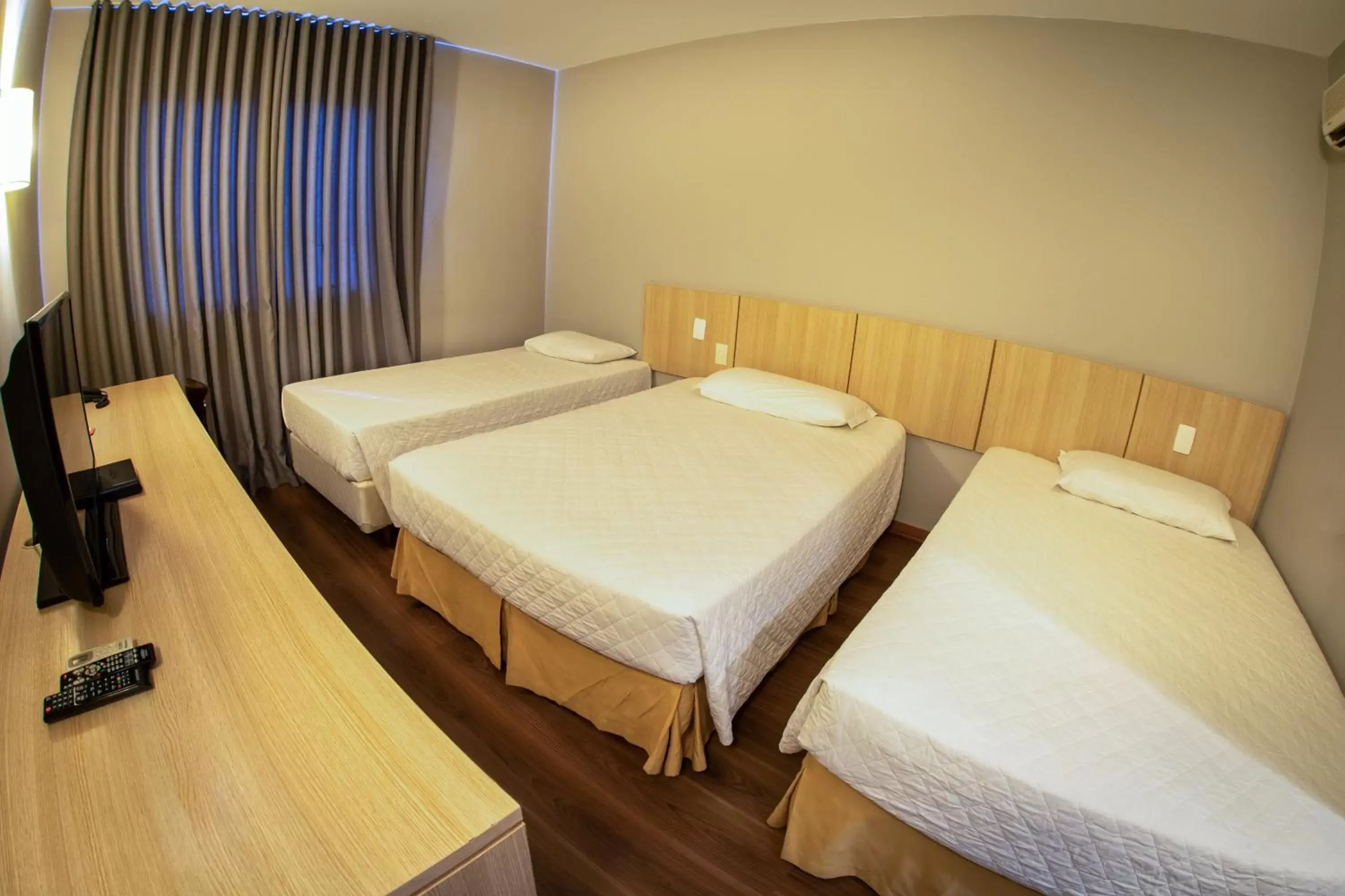 Triple Room - single occupancy in Hotel Campo Largo Express Triple Room - single occupancy in Hotel Campo Largo Express