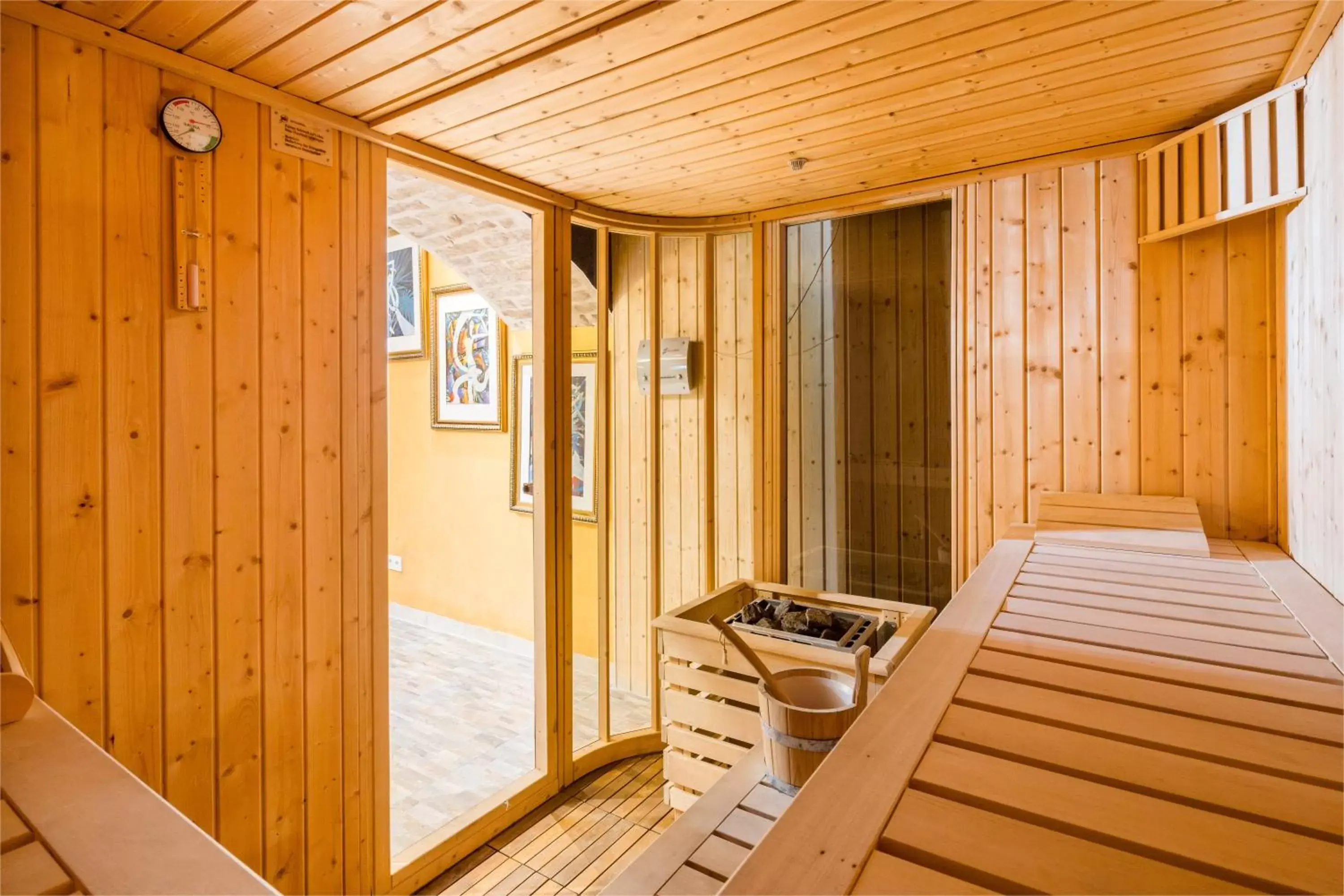Sauna in Best Western Plus Celebrity Suites