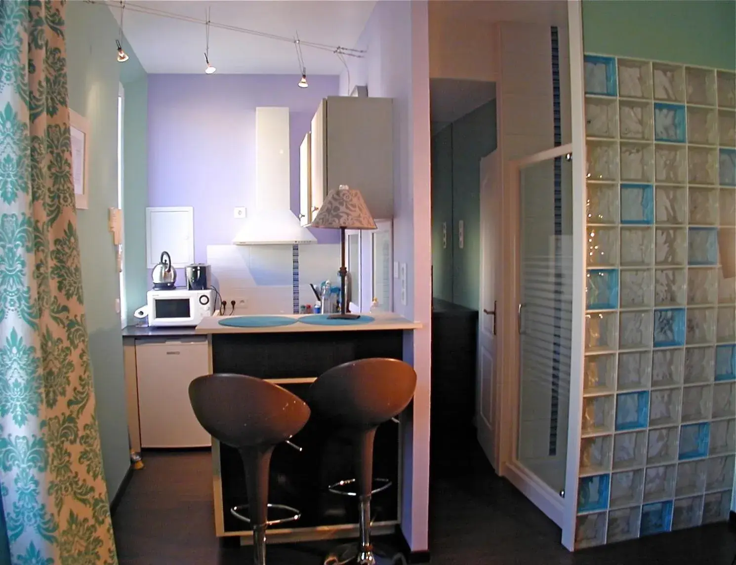 Kitchen or kitchenette, Bathroom in Hôtel Le Glacier