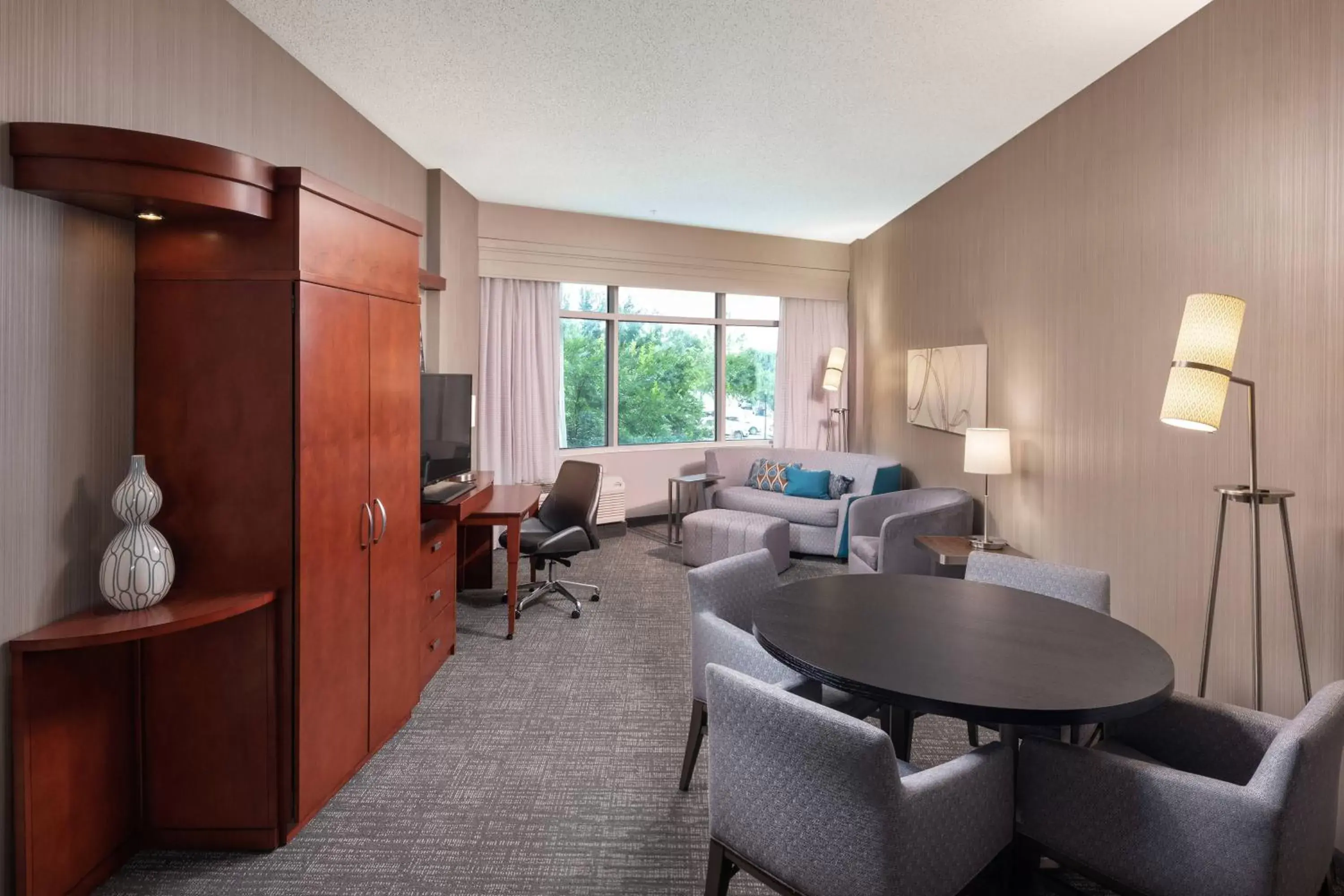 Living room, Seating Area in Courtyard by Marriott Greenville Downtown