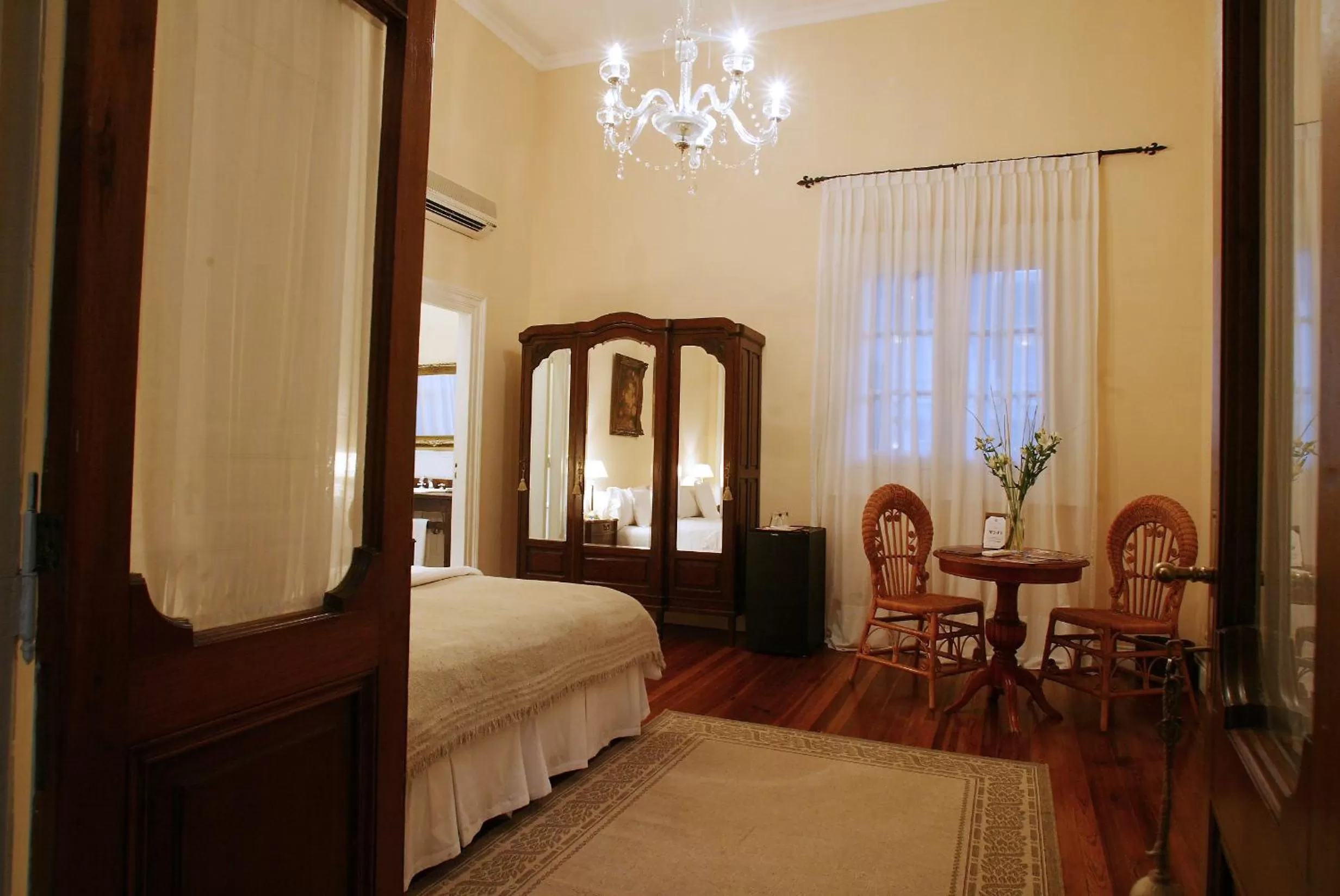 Photo of the whole room, Bed in Hotel del Casco