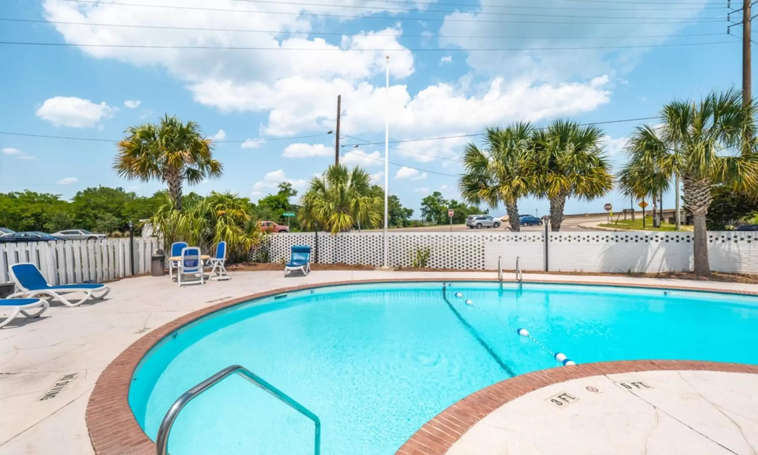 Swimming Pool in The Waterway Pet Friendly by Carolina Retreats