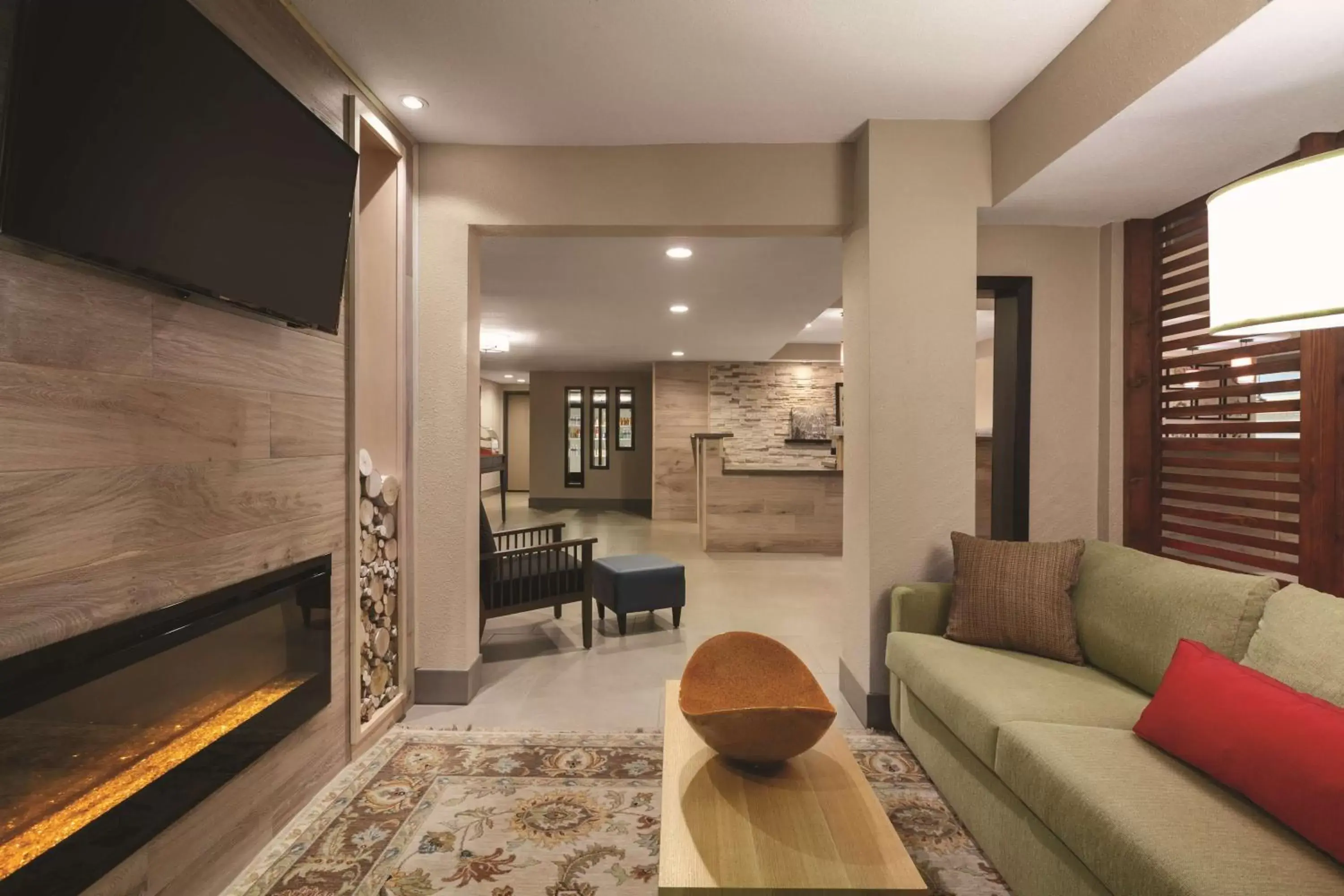 Lobby or reception, Seating Area in Country Inn & Suites by Radisson, Bakersfield, CA