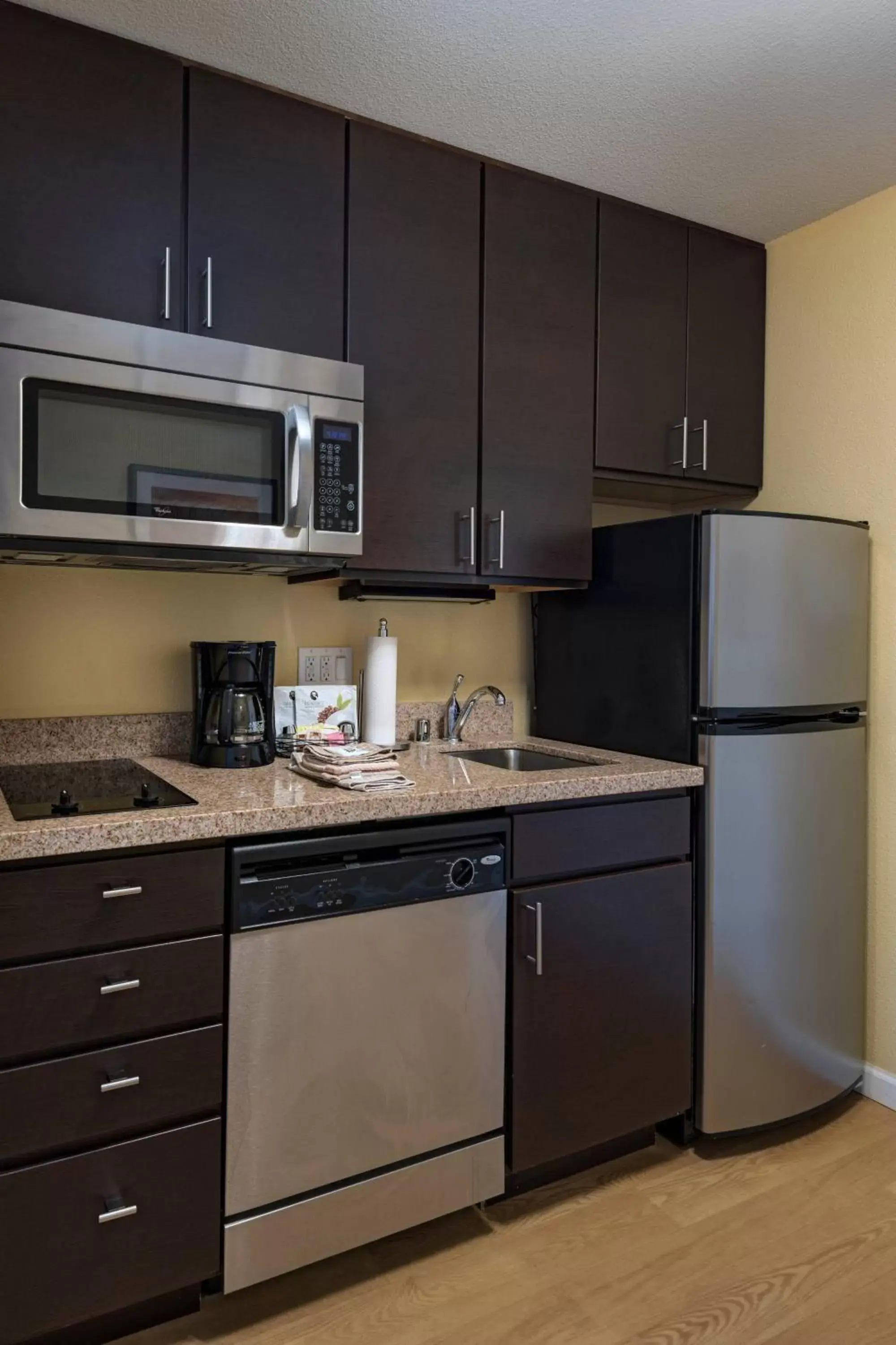 Kitchen or kitchenette, Kitchen/Kitchenette in TownePlace Suites by Marriott Albuquerque North