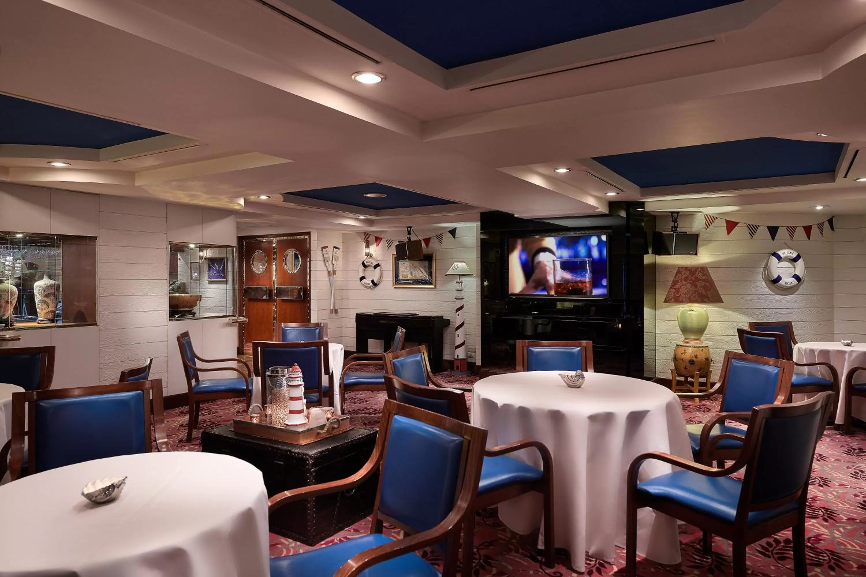 Lounge or bar in The Riviera Hotel Taipei