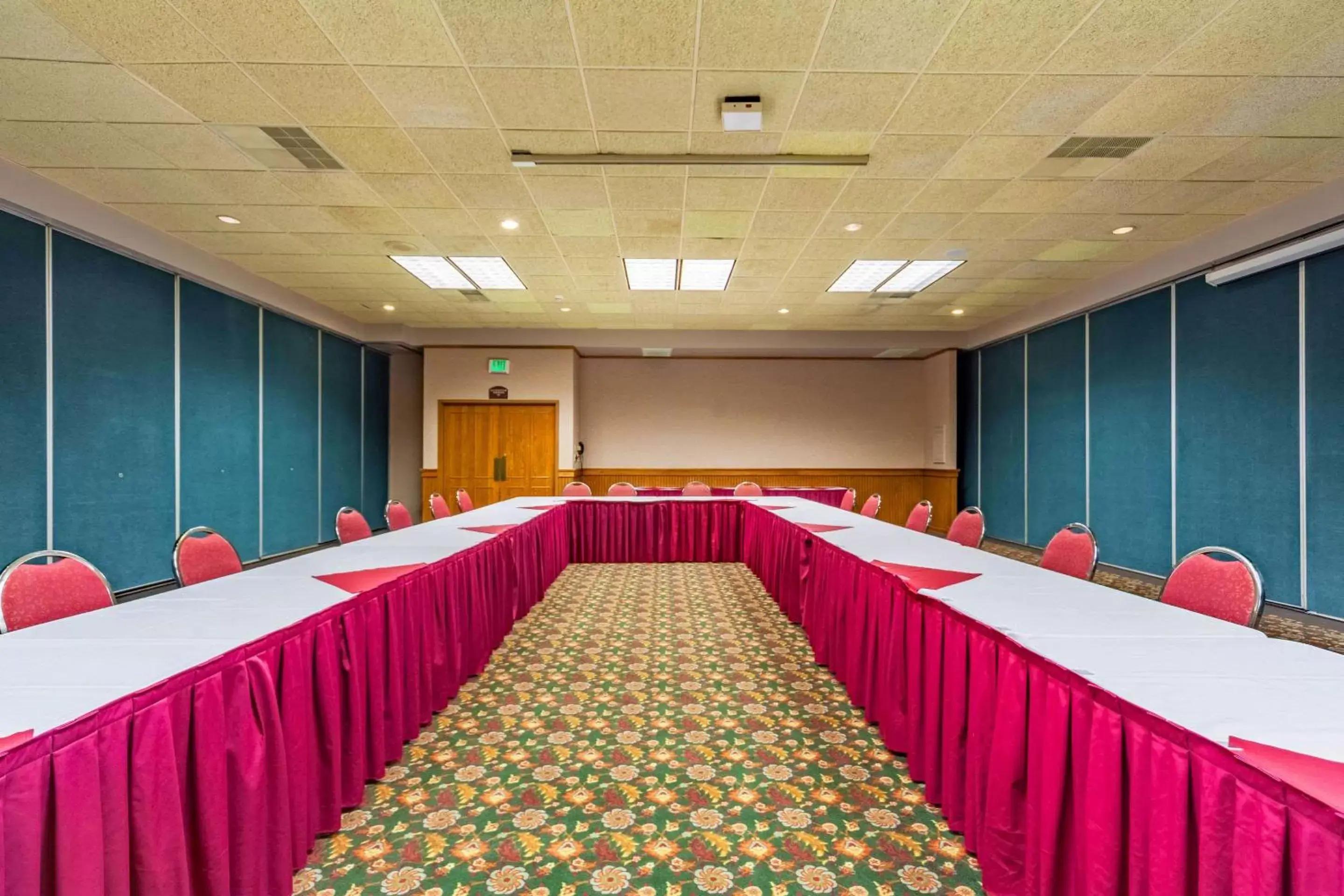 Meeting/conference room in Suburban Studios I-80 Grand Island