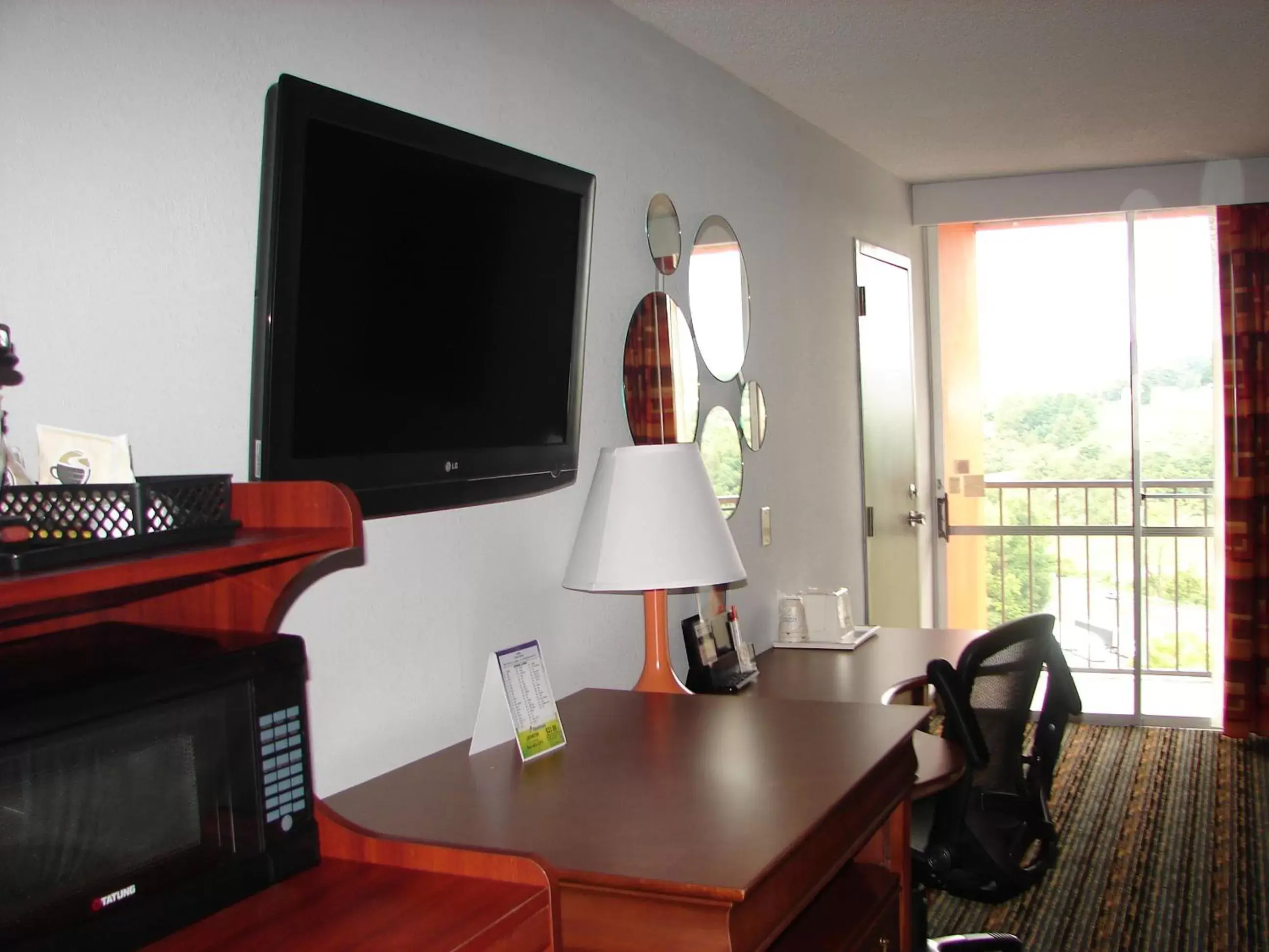 TV and multimedia, TV/Entertainment Center in Howard Johnson by Wyndham Lexington