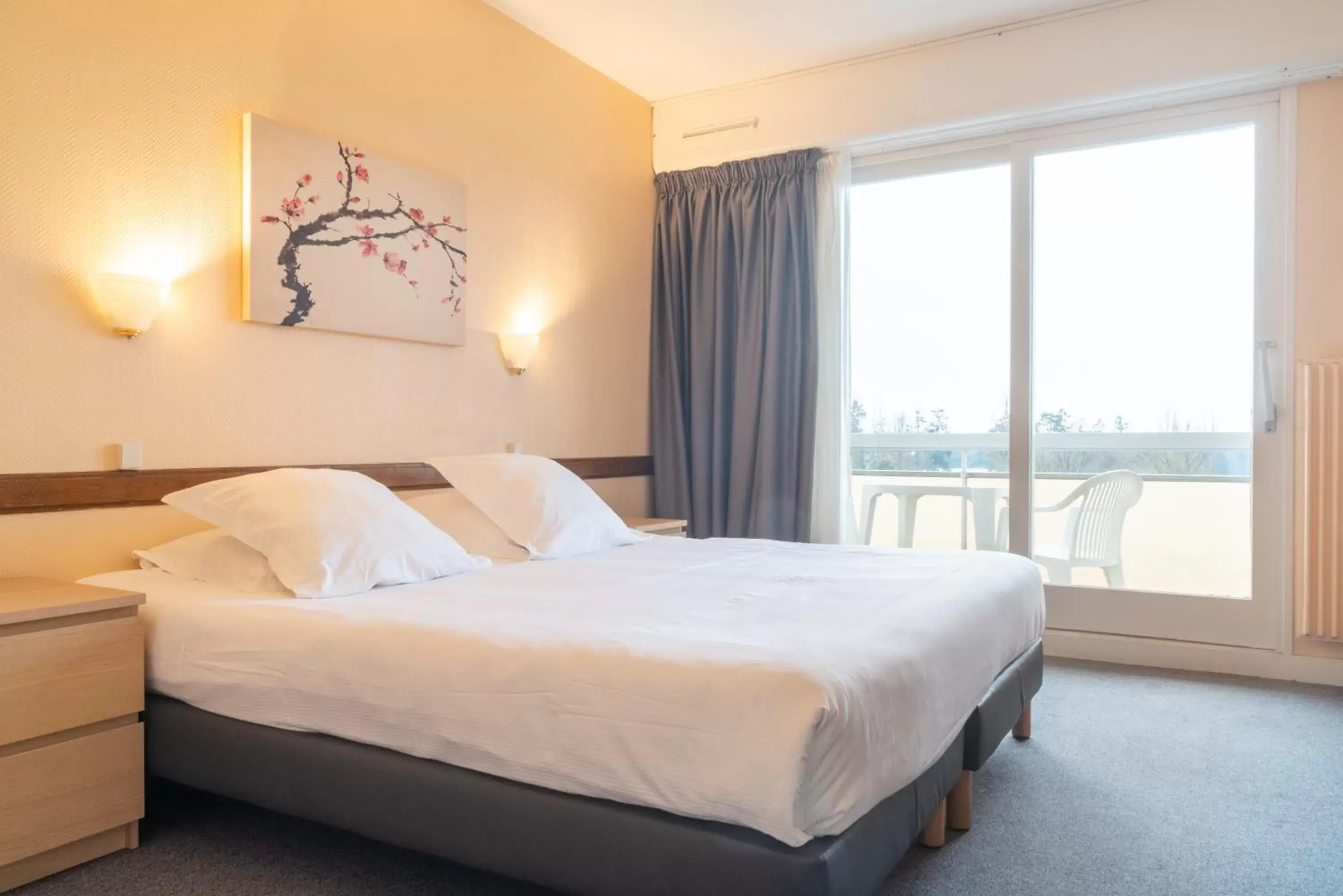 Bedroom, Bed in Brit Hotel Le Parc Vichy