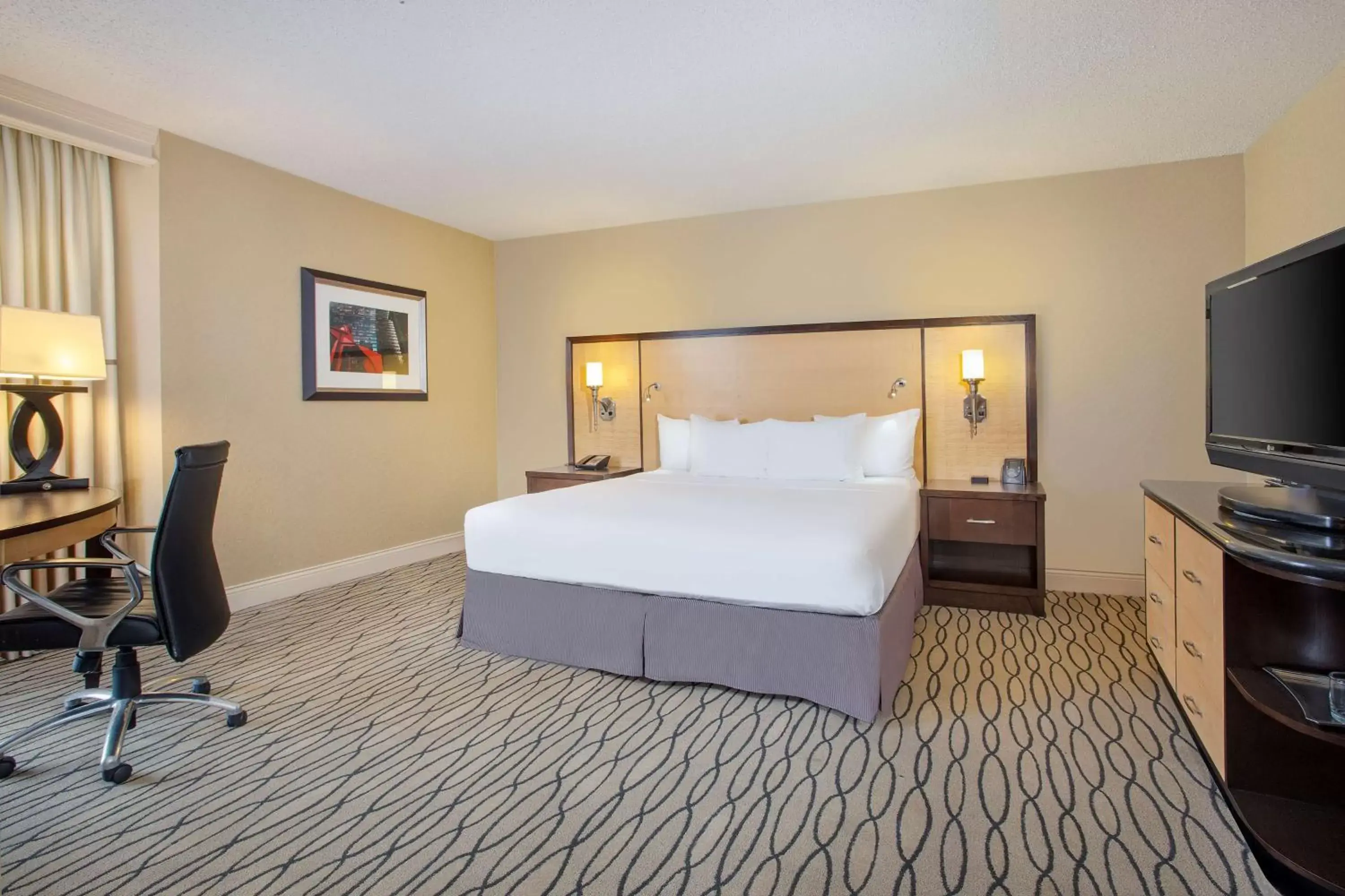 Bedroom, Bed in Hilton Rosemont Chicago O'Hare