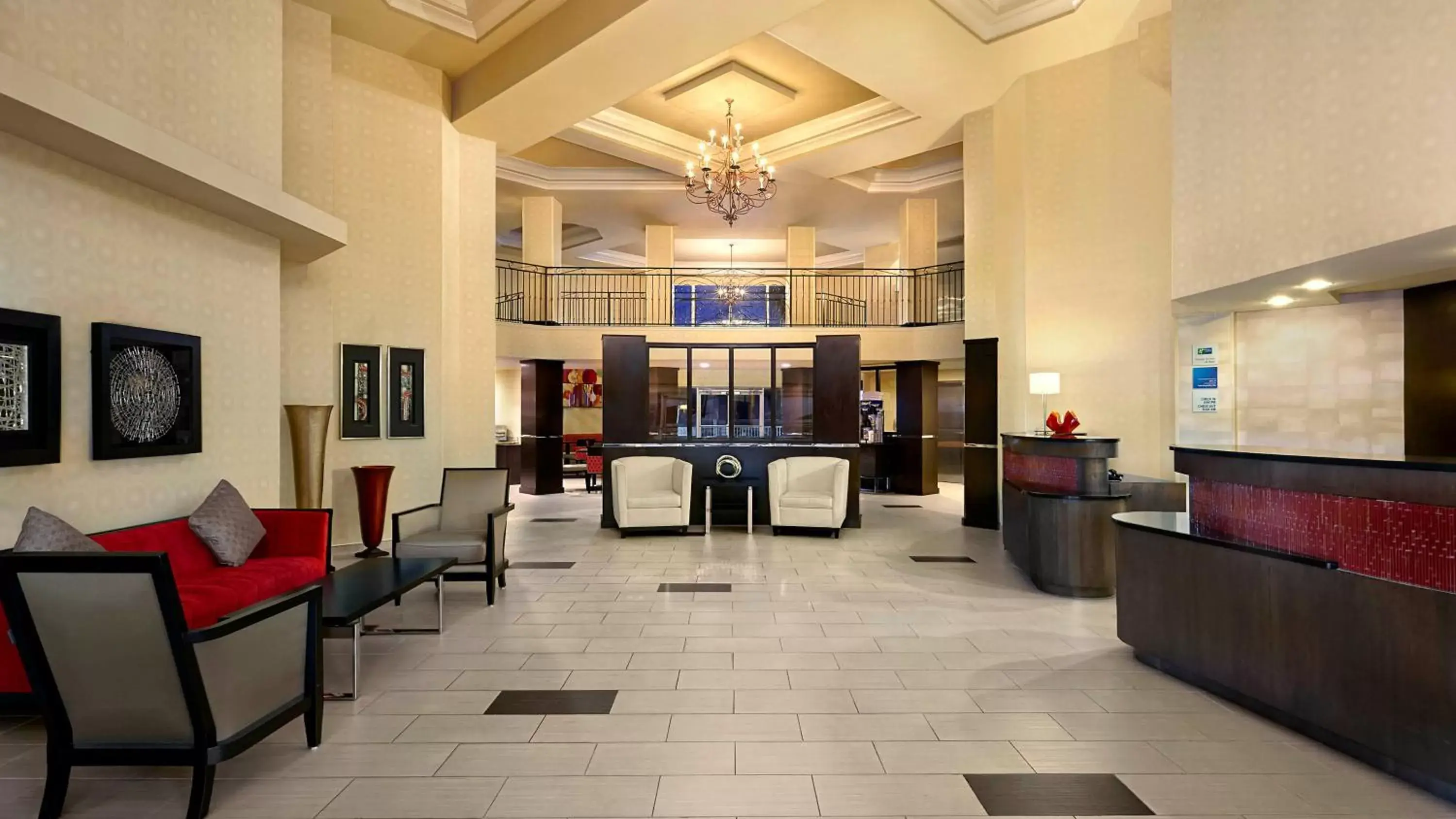 Property building, Lobby/Reception in Holiday Inn Express & Suites Naples Downtown - 5th Avenue, an IHG Hotel