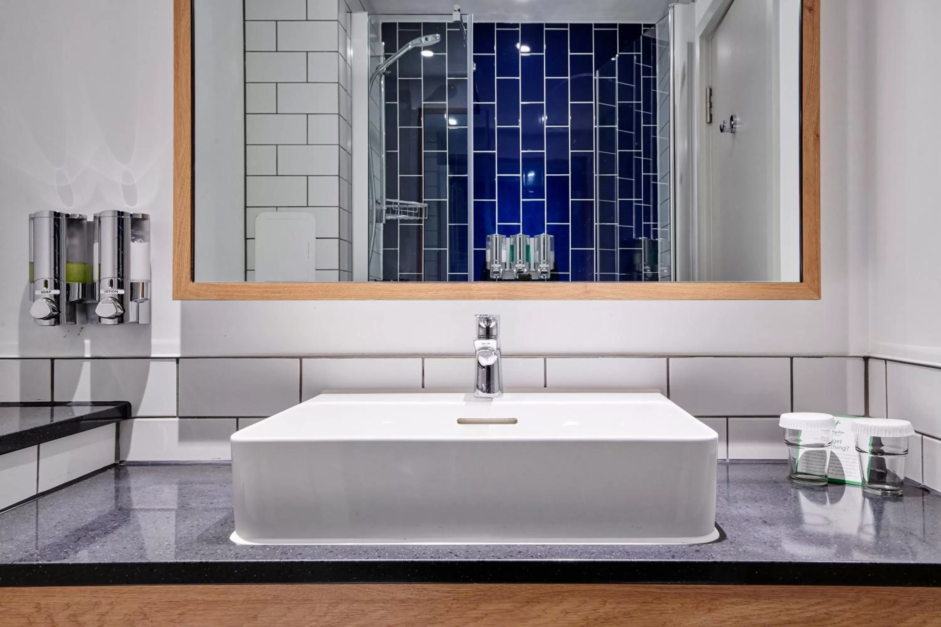 Standard Queen Room with Sofa Bed in Holiday Inn Southampton, an IHG Hotel