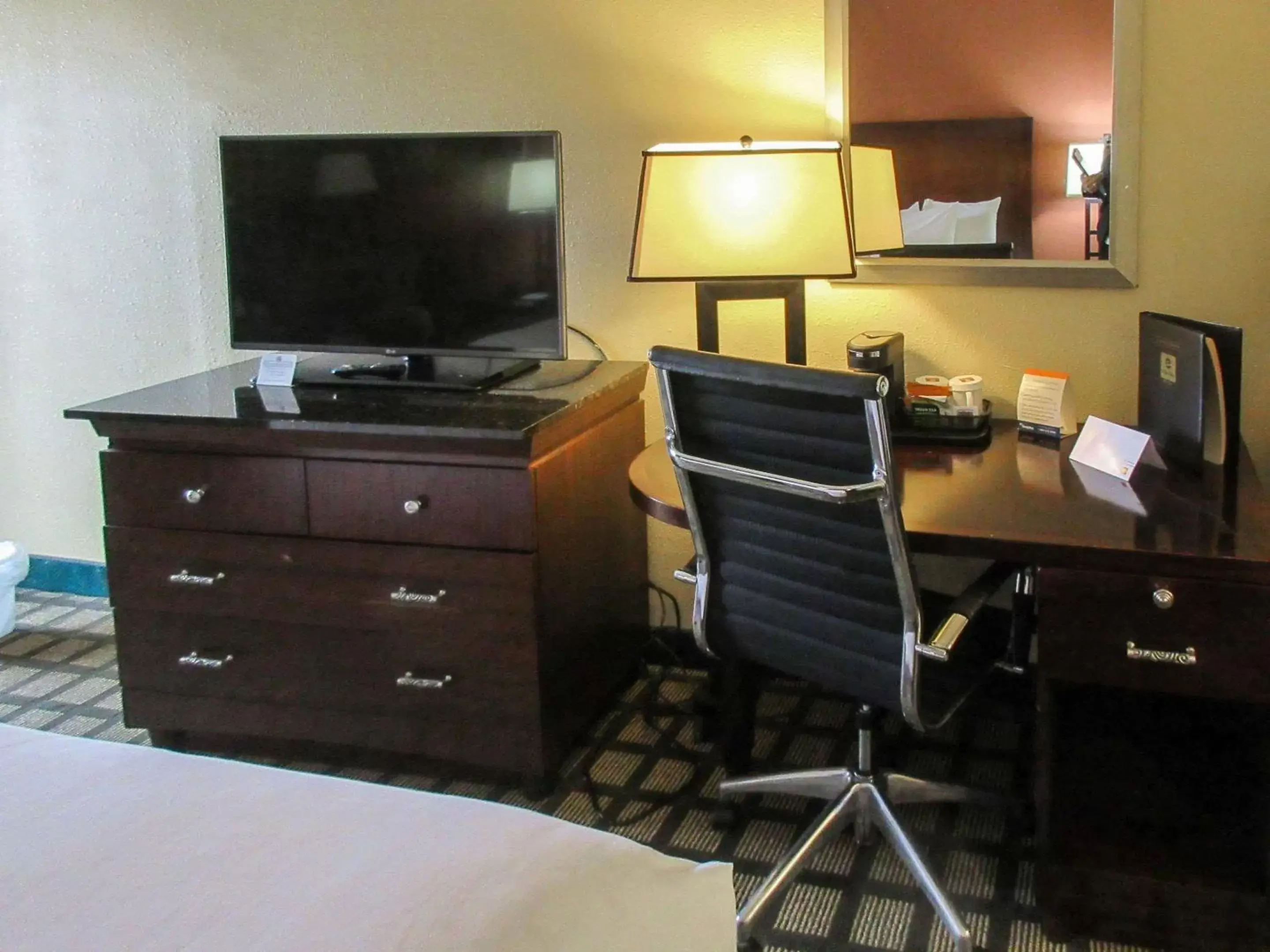 Photo of the whole room, TV/Entertainment Center in Clarion Inn Fort Collins