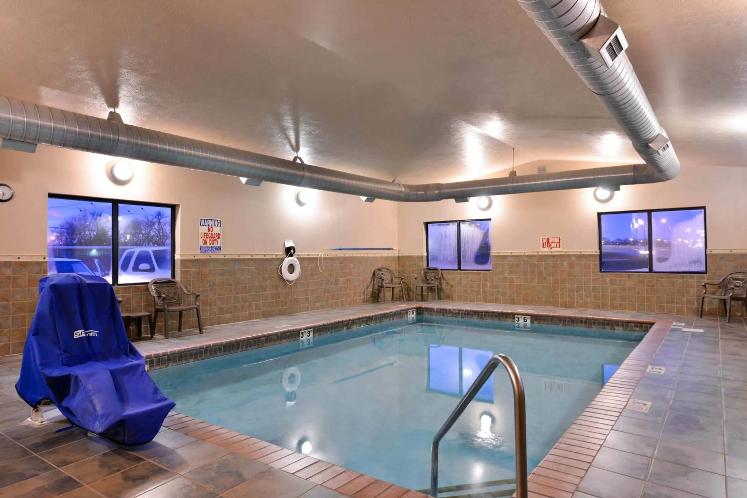 Swimming pool in Baymont by Wyndham Sioux Falls North,I-29,Russell St, Airport