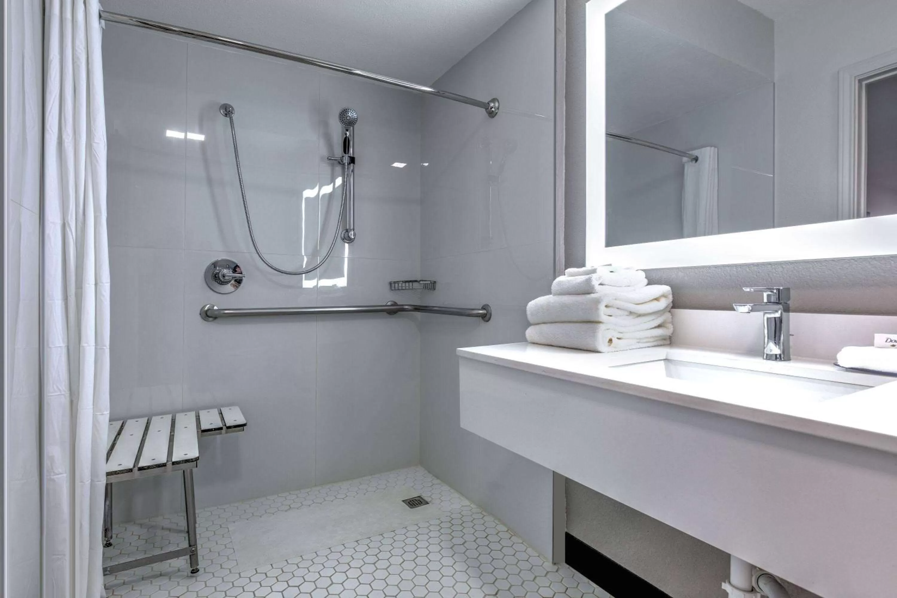 Shower in La Quinta Inn by Wyndham Dallas Uptown