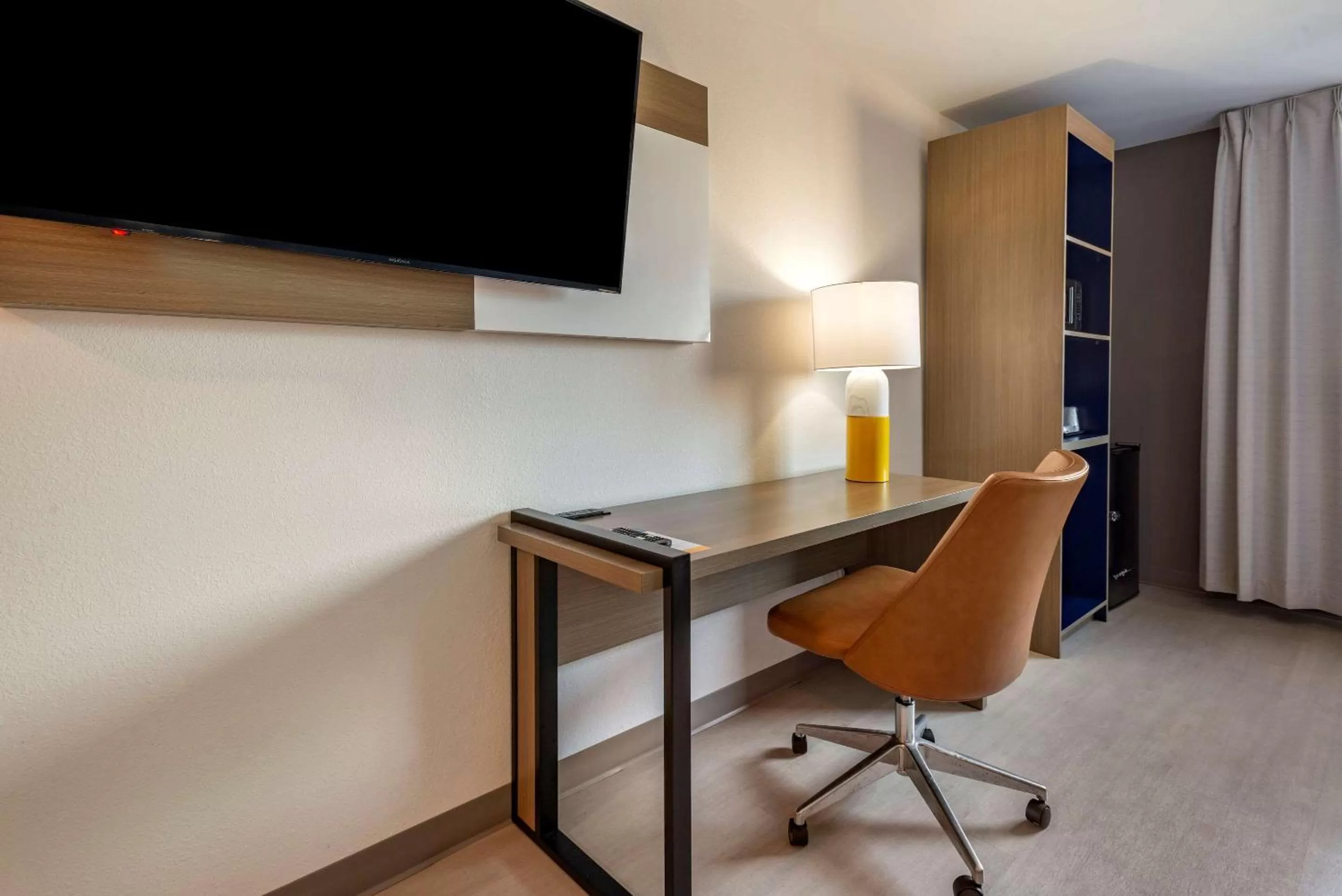 Standard Queen Room - Non-Smoking in Comfort Inn Philadelphia International Airport West