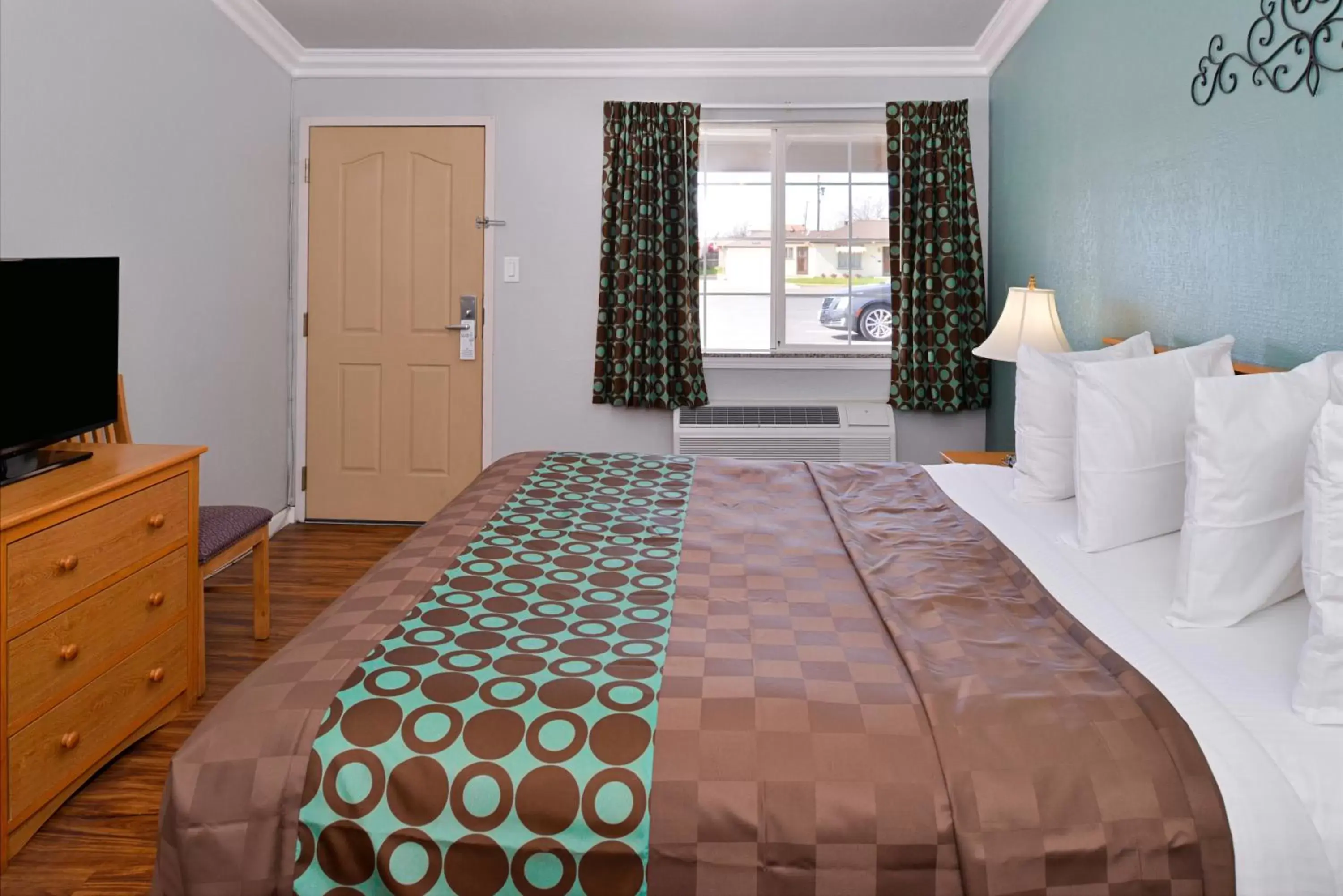 Bedroom, Bed in Americas Best Value Inn Los Banos Bedroom, Bed in Americas Best Value Inn Los Banos