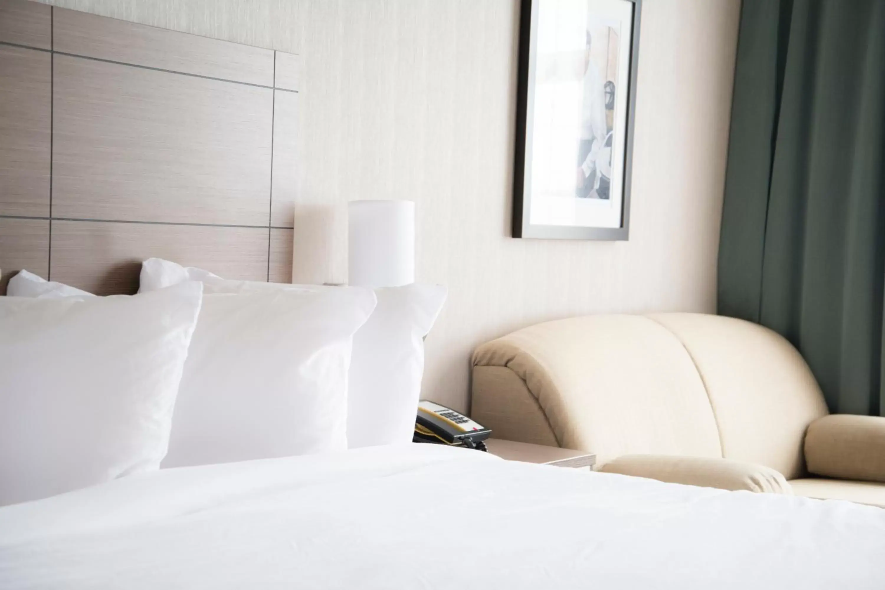 Bed in Quality Inn Sept-Iles Bed in Quality Inn Sept-Iles