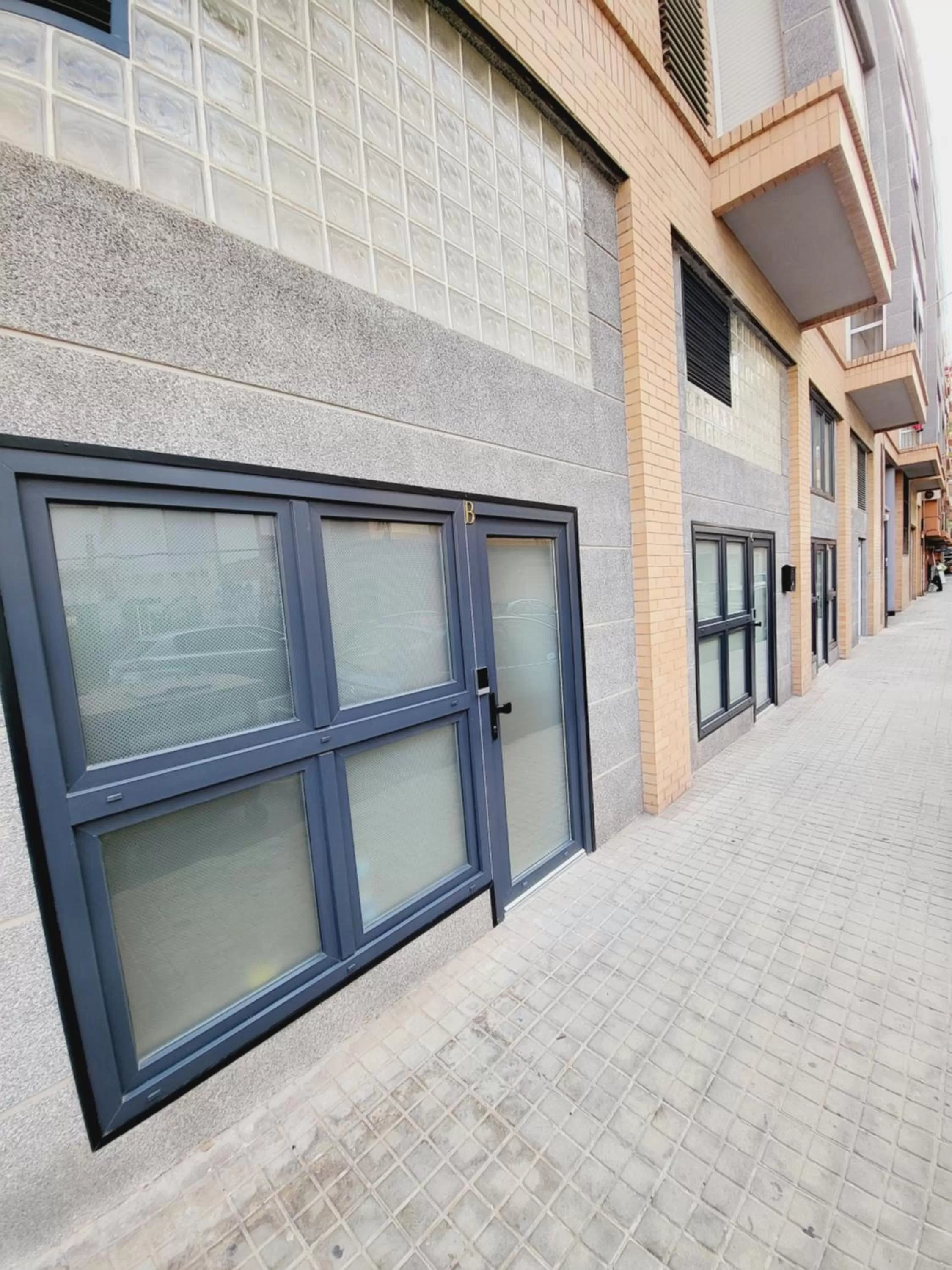 Property building in Carbonell 1