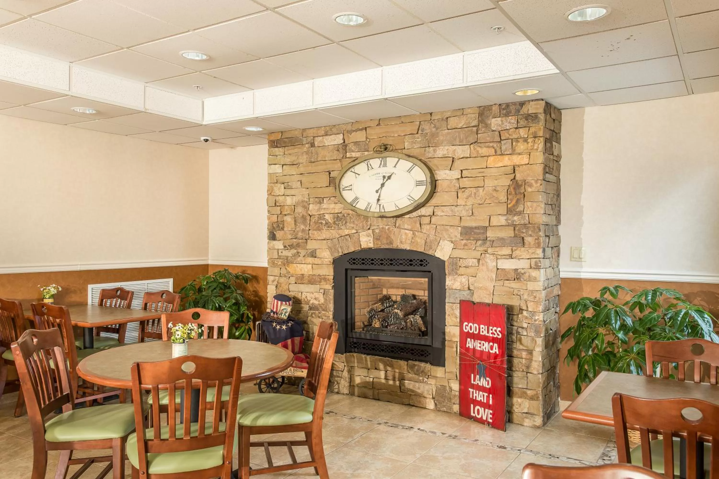 Dining area in Boothill Inn and Suites