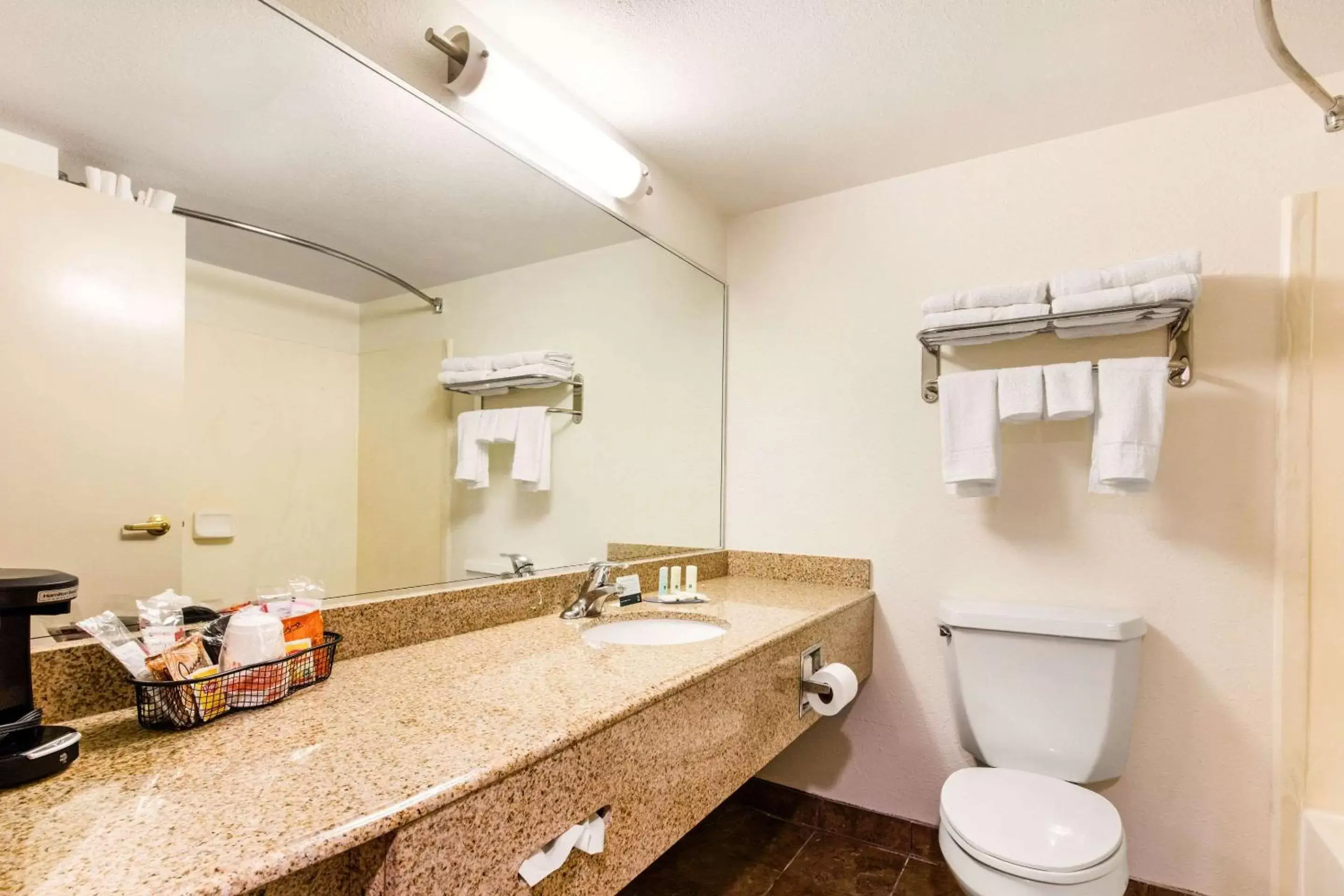 Bathroom in Quality Inn Valley - West Point