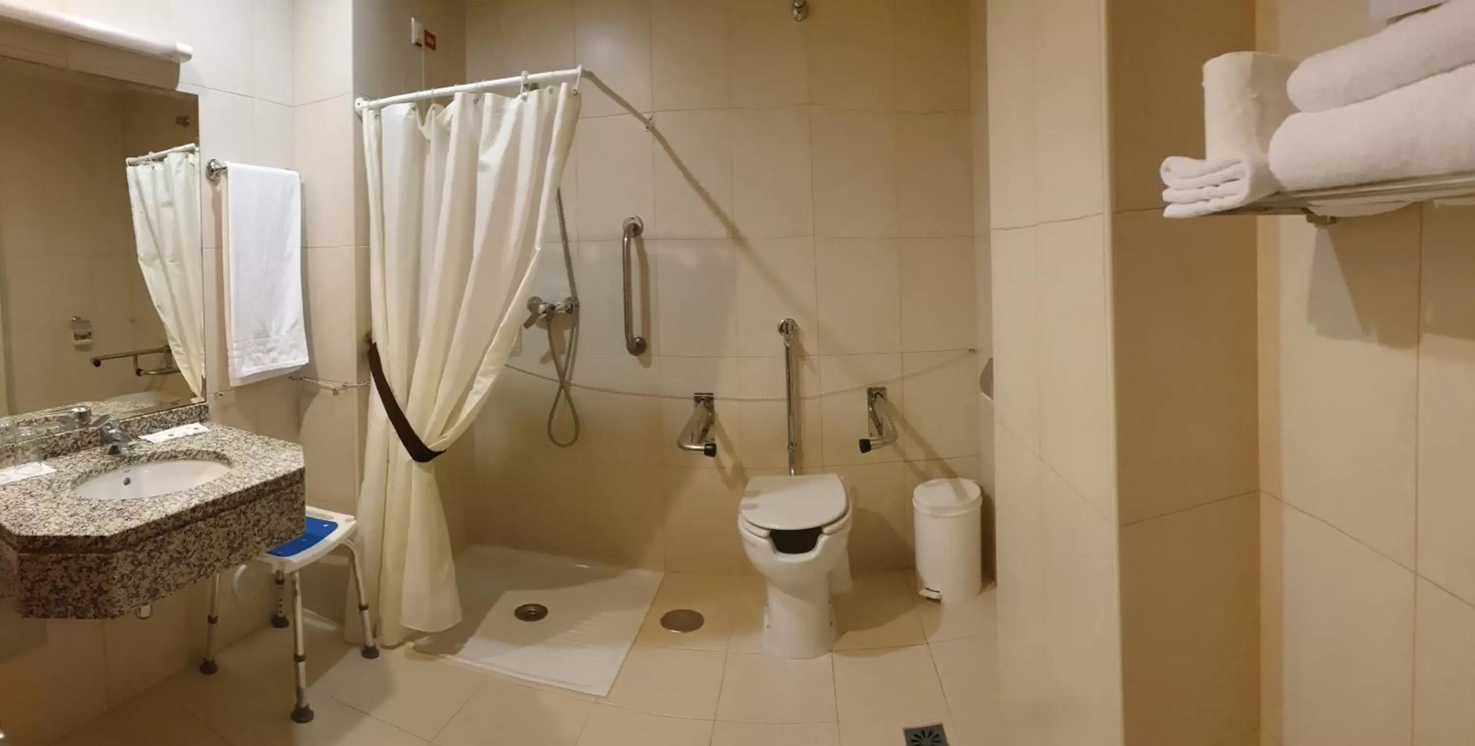 Twin Room with Balcony (Handicapped Accessible) in Hotel Aleluia Twin Room with Balcony (Handicapped Accessible) in Hotel Aleluia