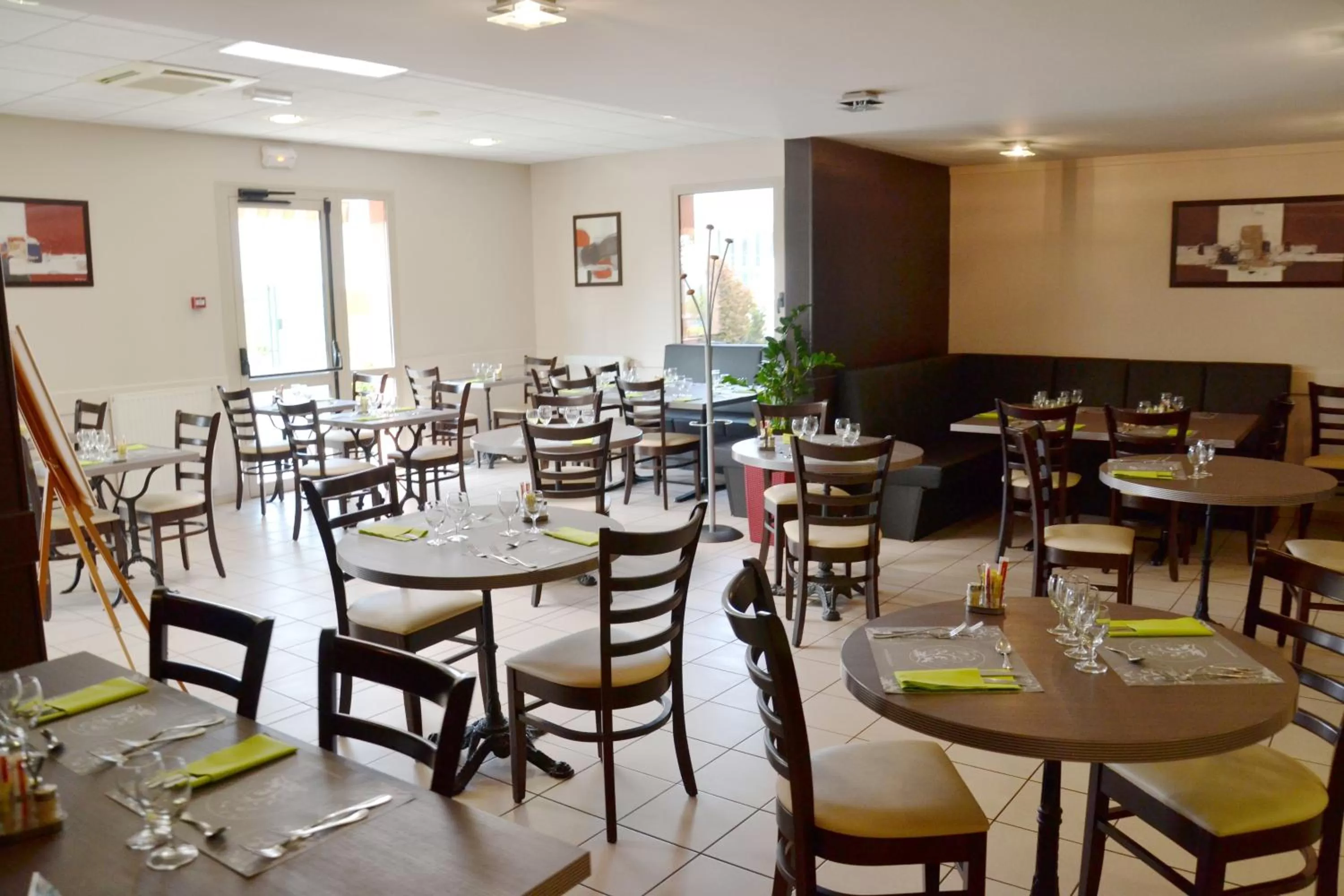 Restaurant/places to eat in Brit Hotel Reims La Pompelle