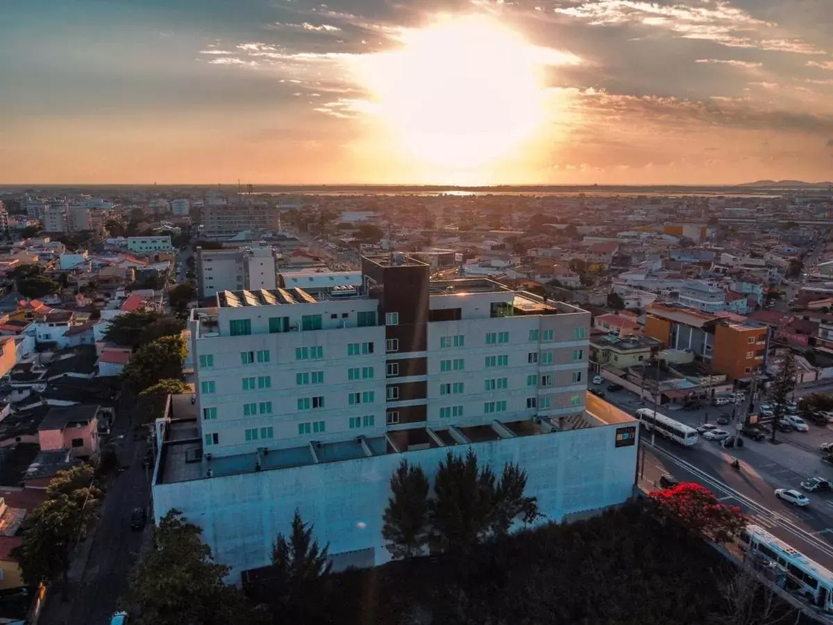 Property building in Paradiso Corporate Property building in Paradiso Corporate