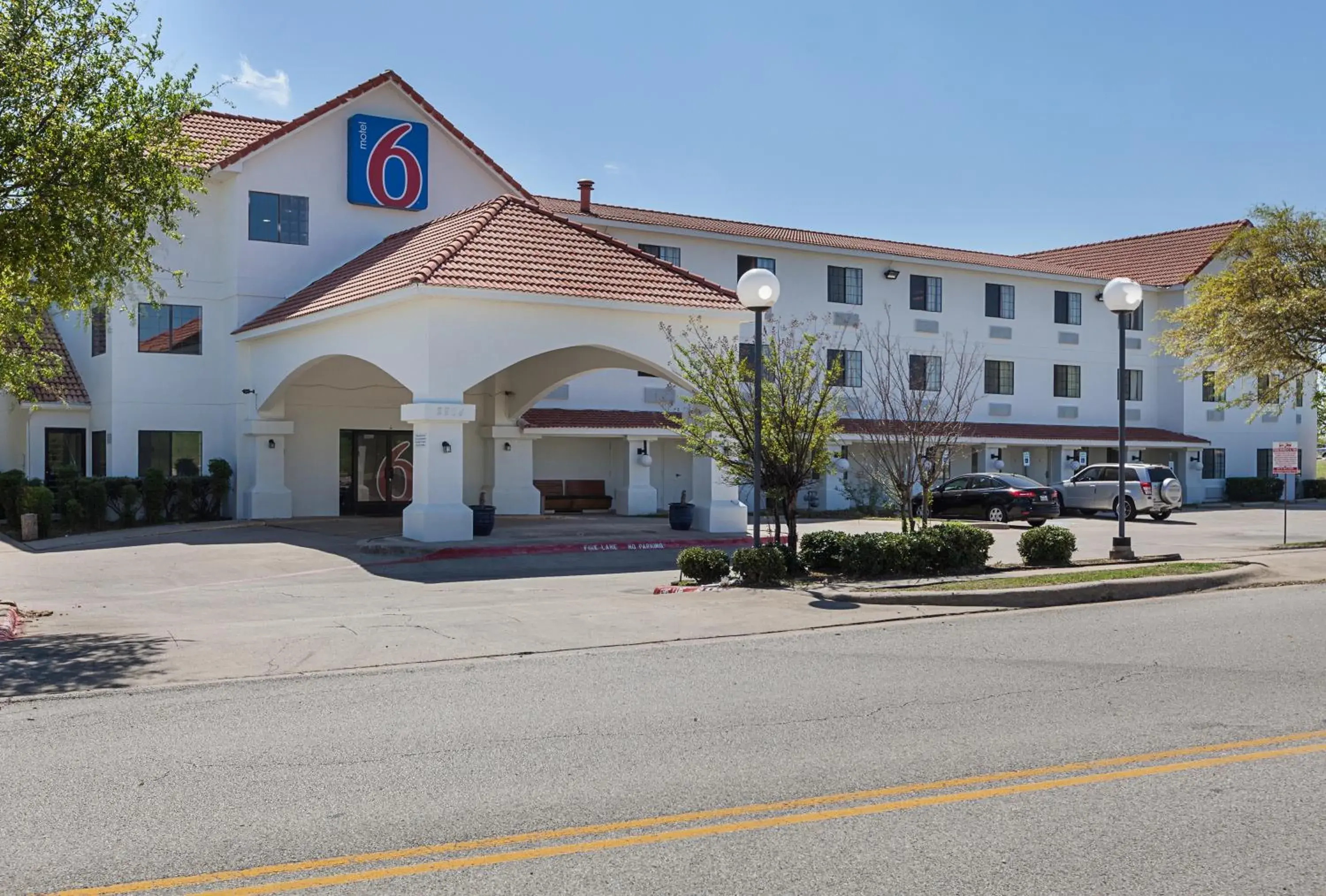 Property Building in Motel 6-Bedford, TX - Fort Worth