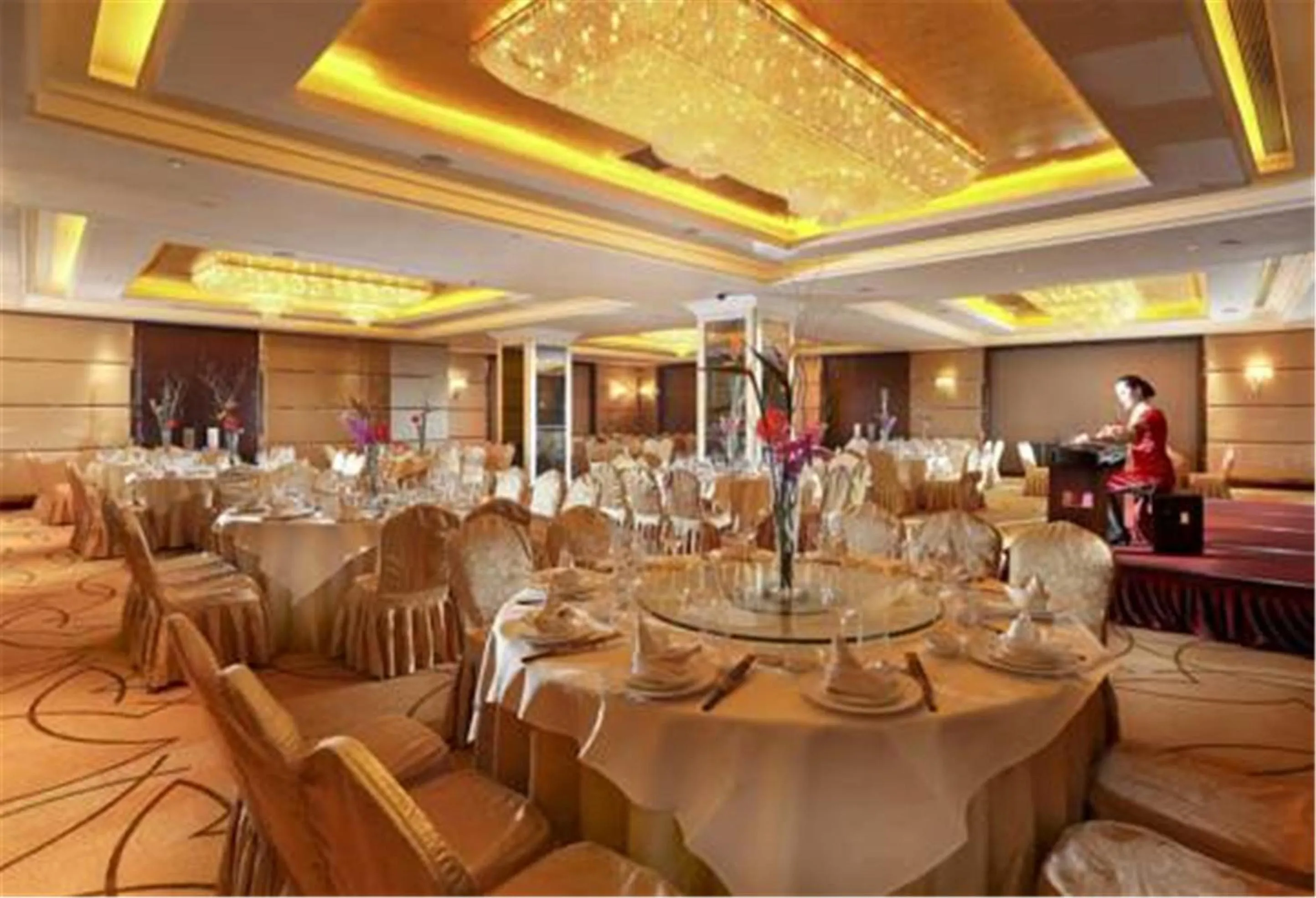 Restaurant/places to eat in Royal International Hotel Shanghai - Pudong International Airport