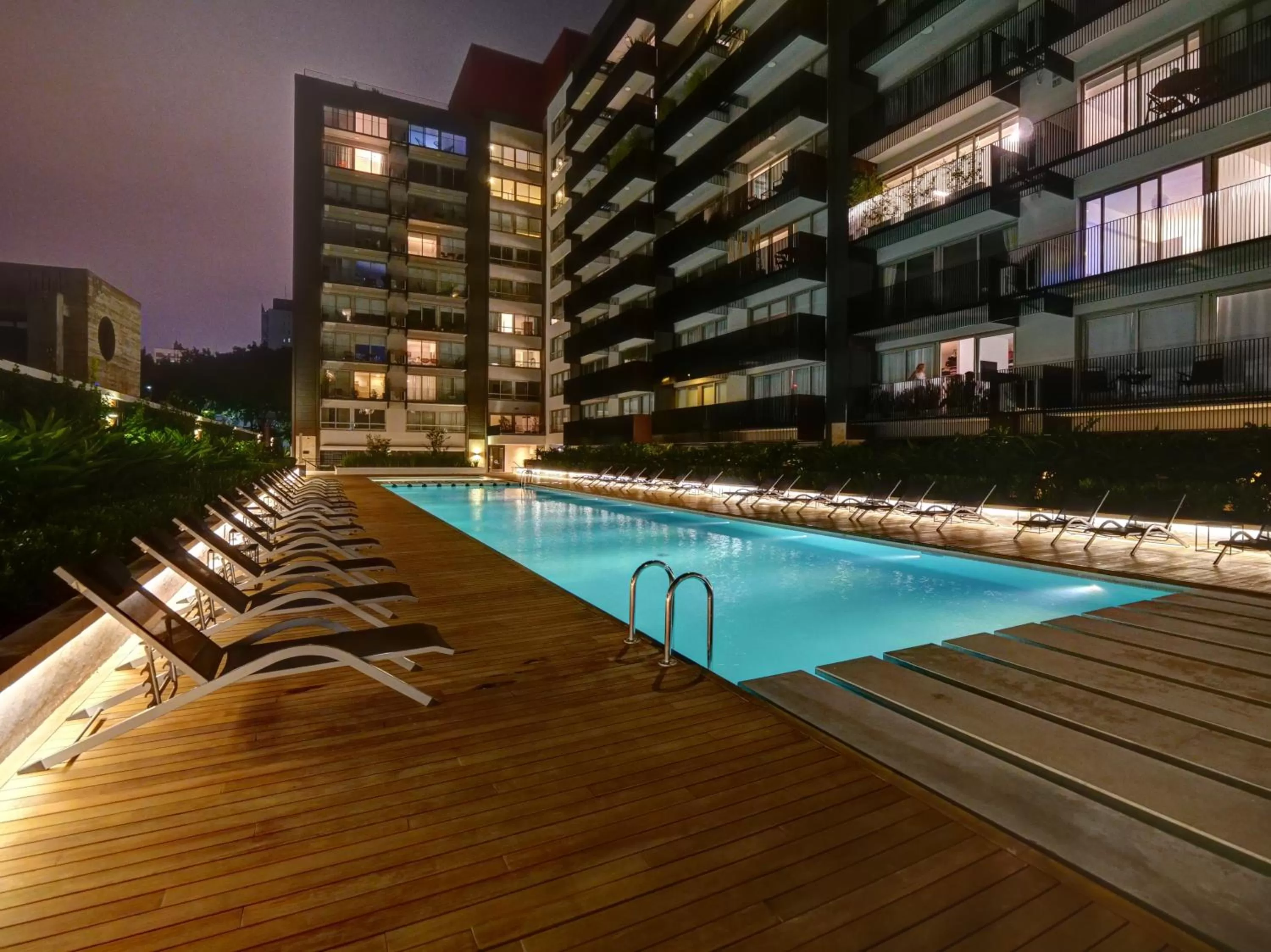 Swimming pool in Nido at Quartier Dorrego