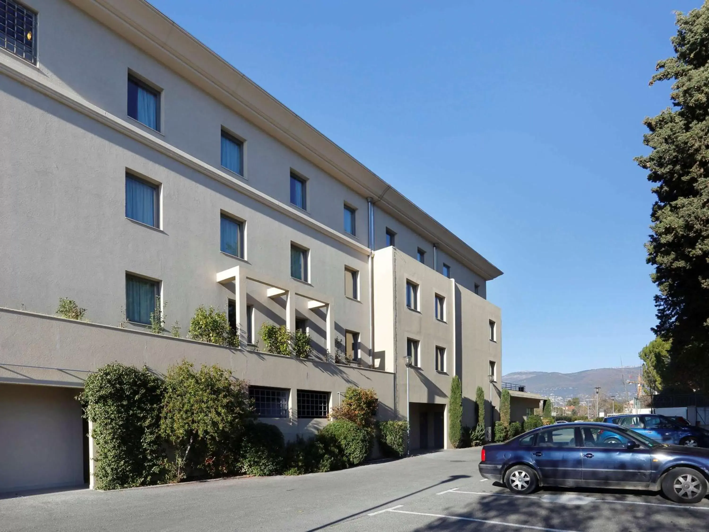 Property Building in IBIS Cannes Mouans Sartoux Piscine parking gratuit