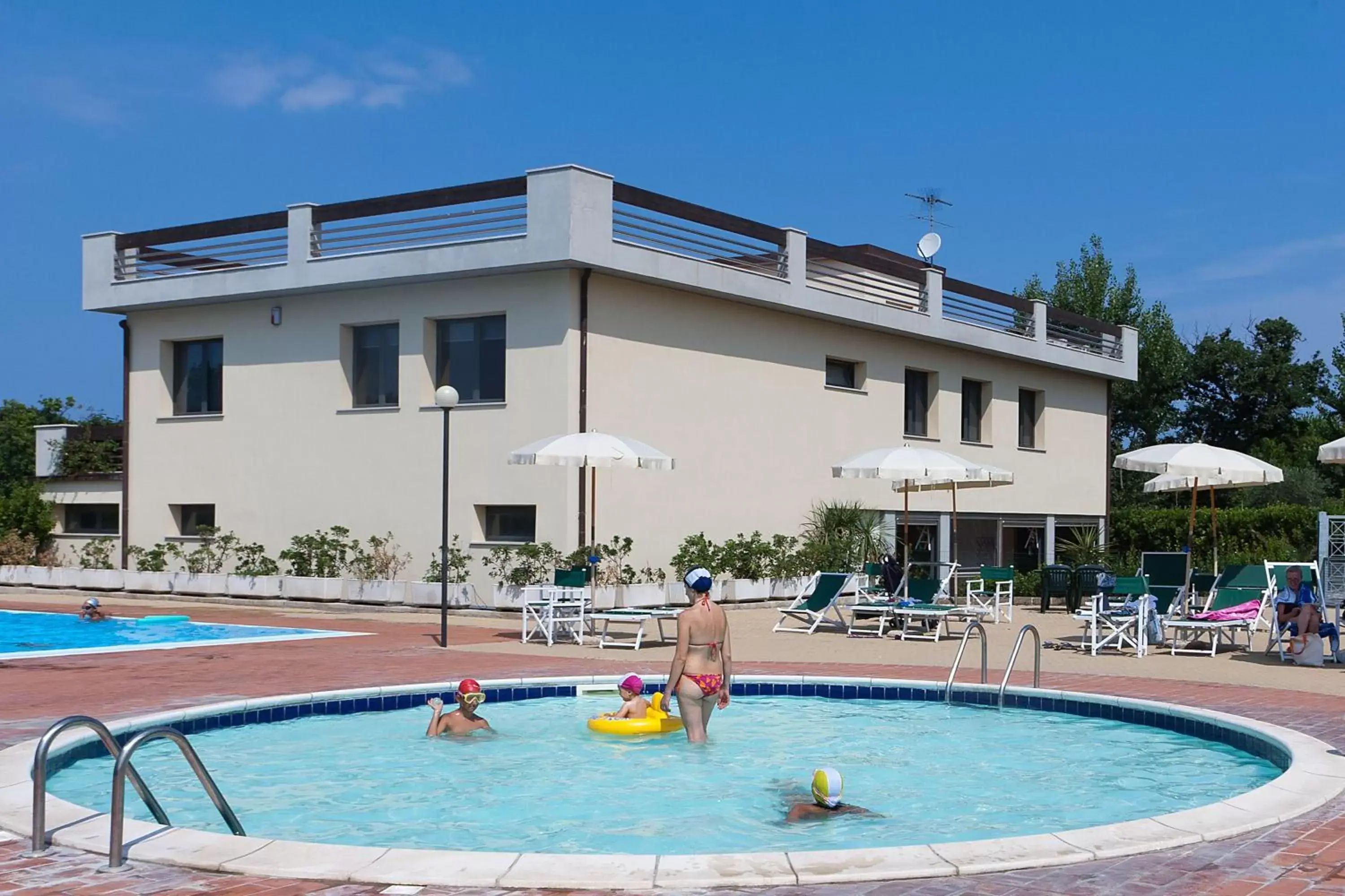 Swimming pool, Property Building in Le Residenze di Santa Costanza - Mirto/Corbezzolo