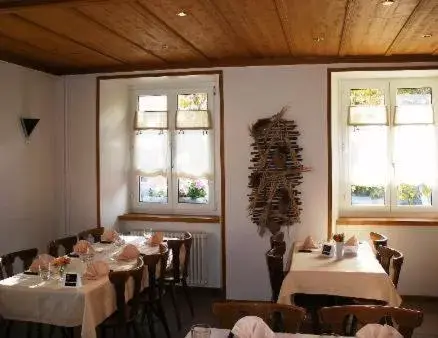 Restaurant/Places to Eat in Chez Gilles hôtel resto bar SA