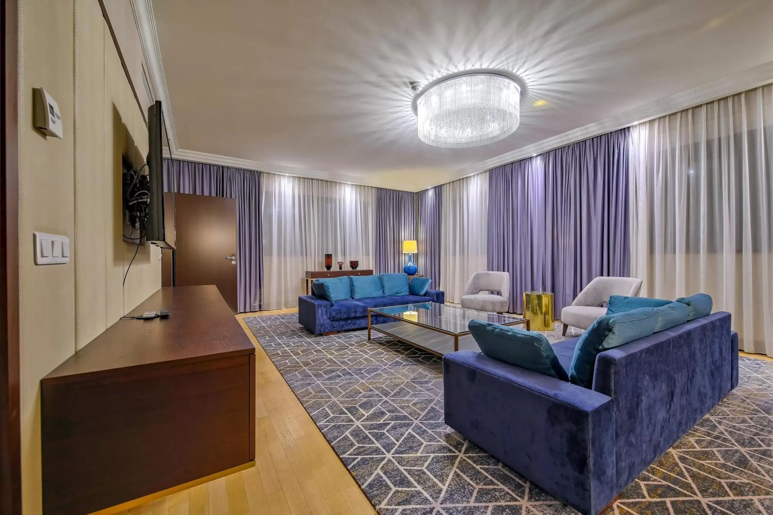 Photo of the whole room, Seating Area in InterContinental Warszawa, an IHG Hotel