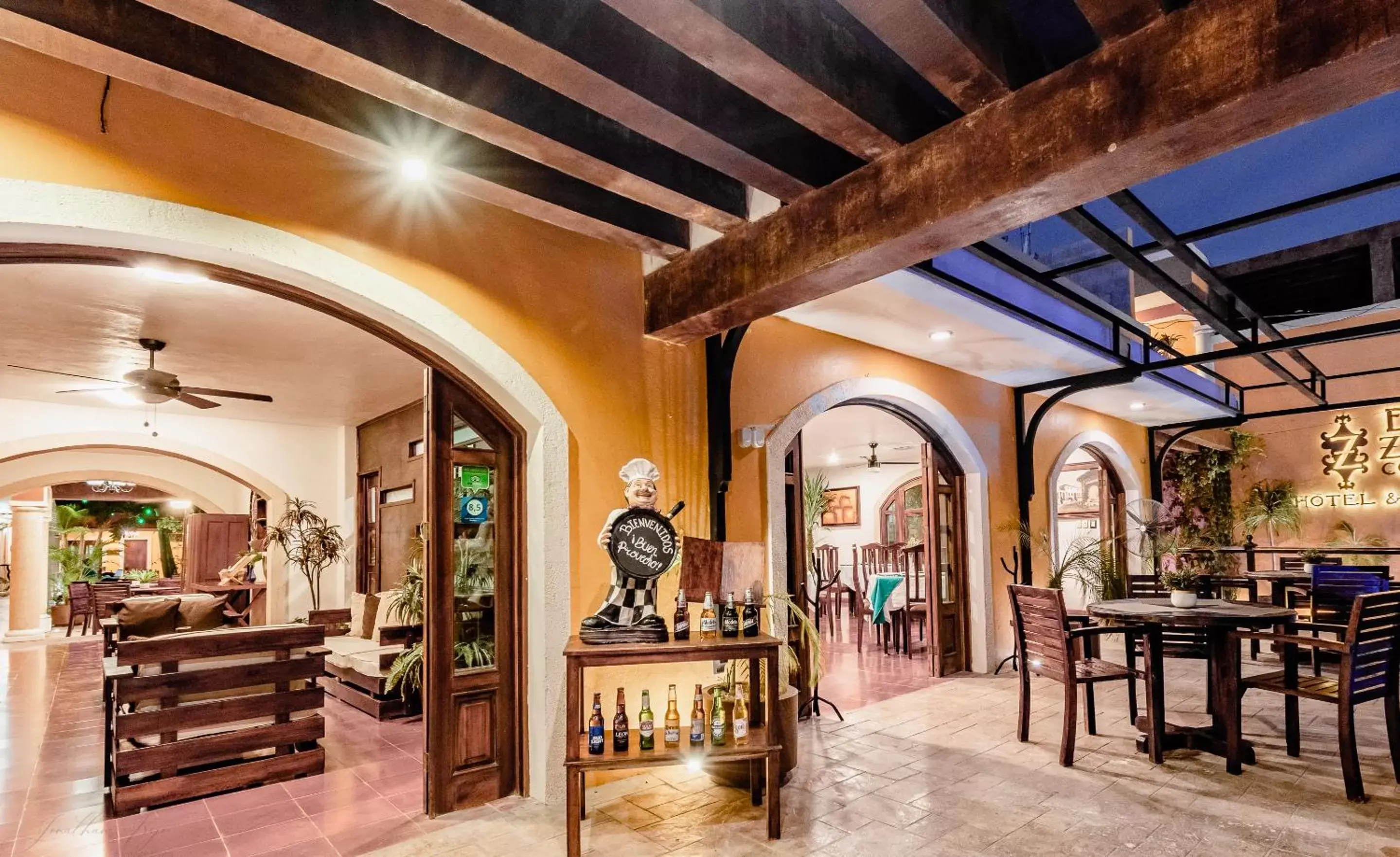 Restaurant/places to eat in El Zaguán Colonial by GuruHotel Restaurant/places to eat in El Zaguán Colonial by GuruHotel