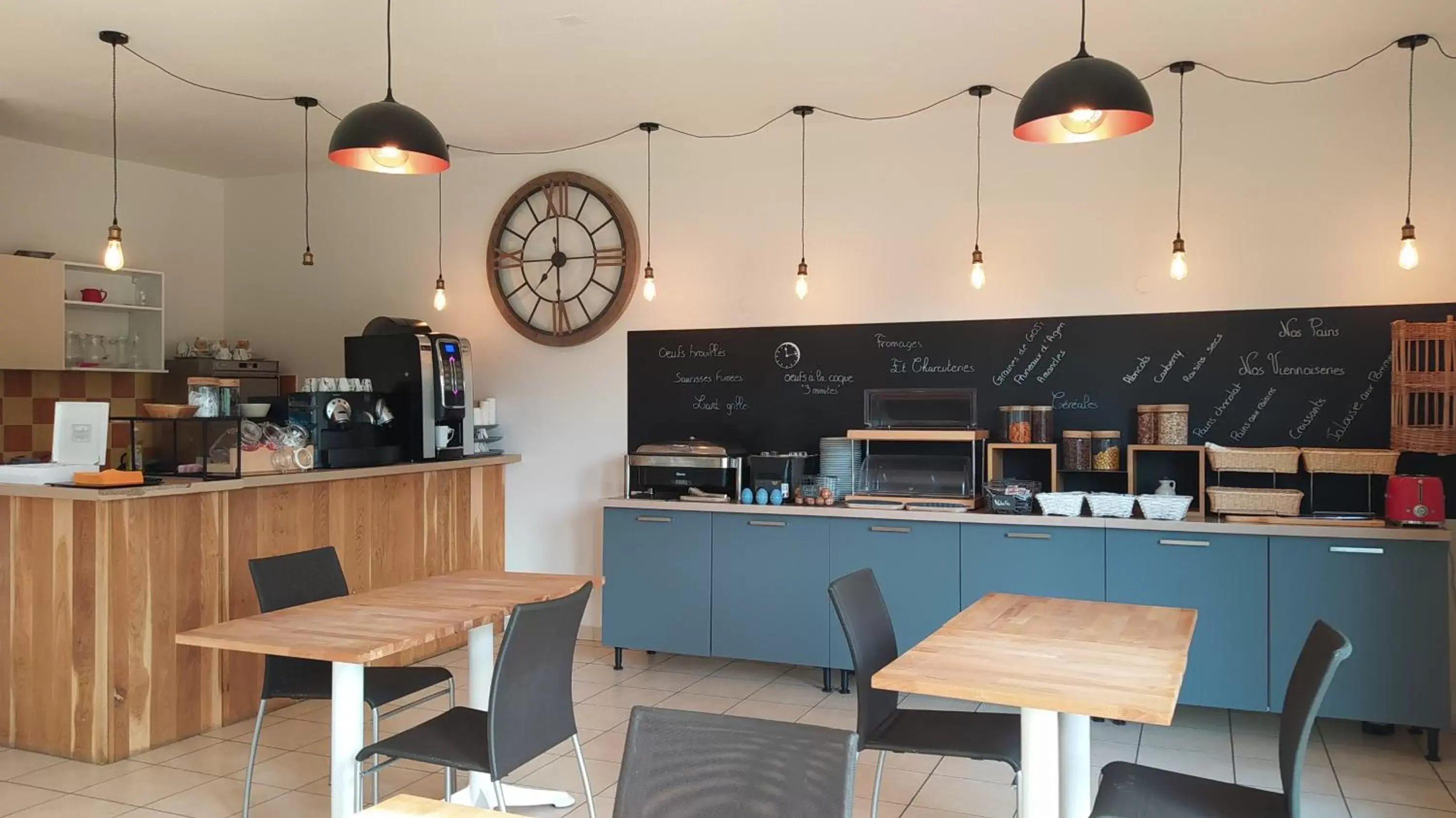 Buffet breakfast in Cerise Valence Buffet breakfast in Cerise Valence