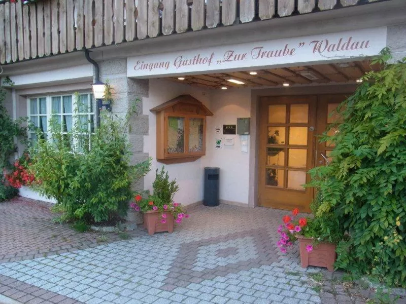 Facade/entrance in ZUR TRAUBE Schwarzwaldhotel & Restaurant am Titisee