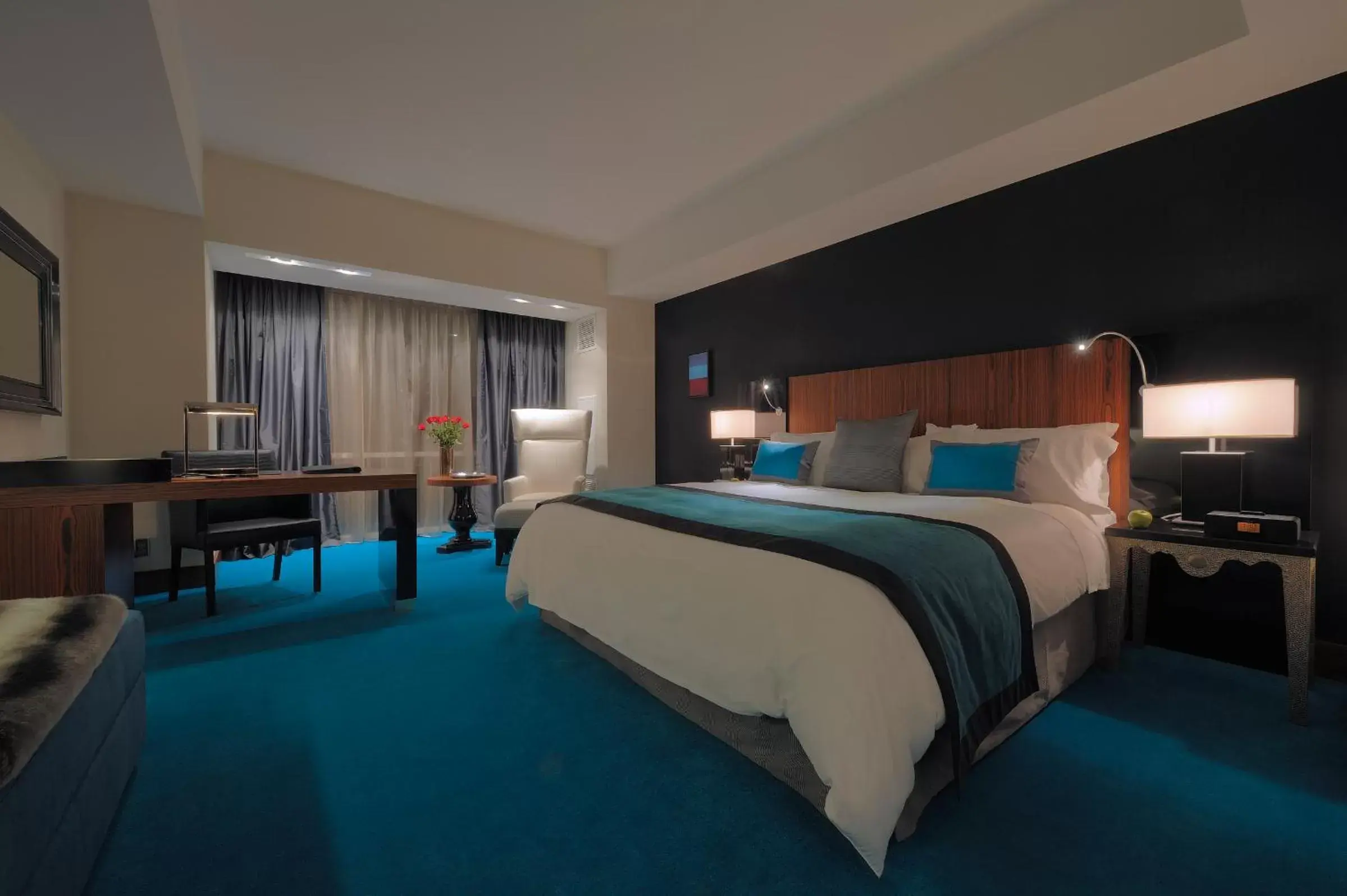 Bed in Radisson Blu Aqua Hotel Chicago