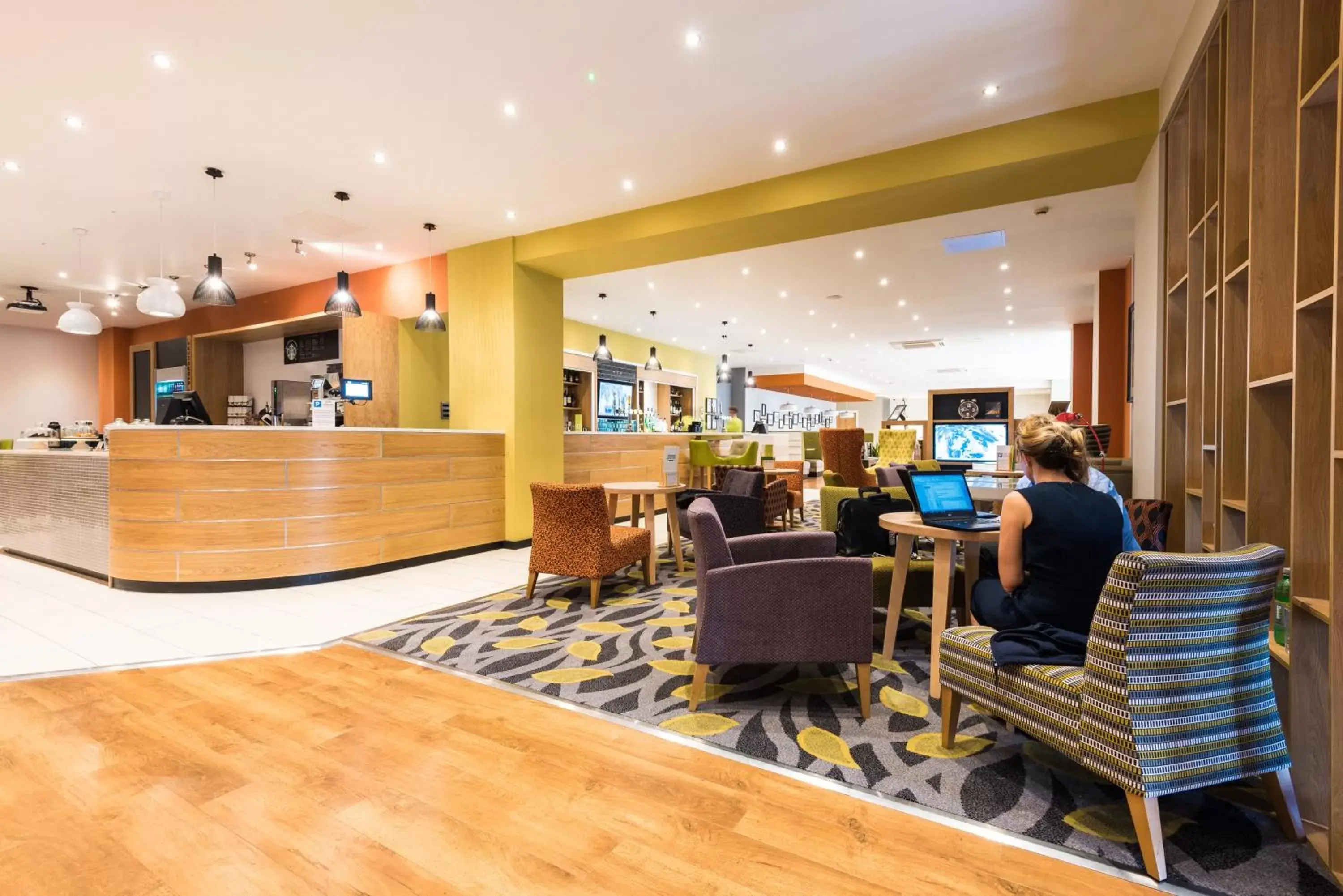 Lounge or bar, Lobby/Reception in Holiday Inn Rotherham-Sheffield M1,Jct.33, an IHG Hotel