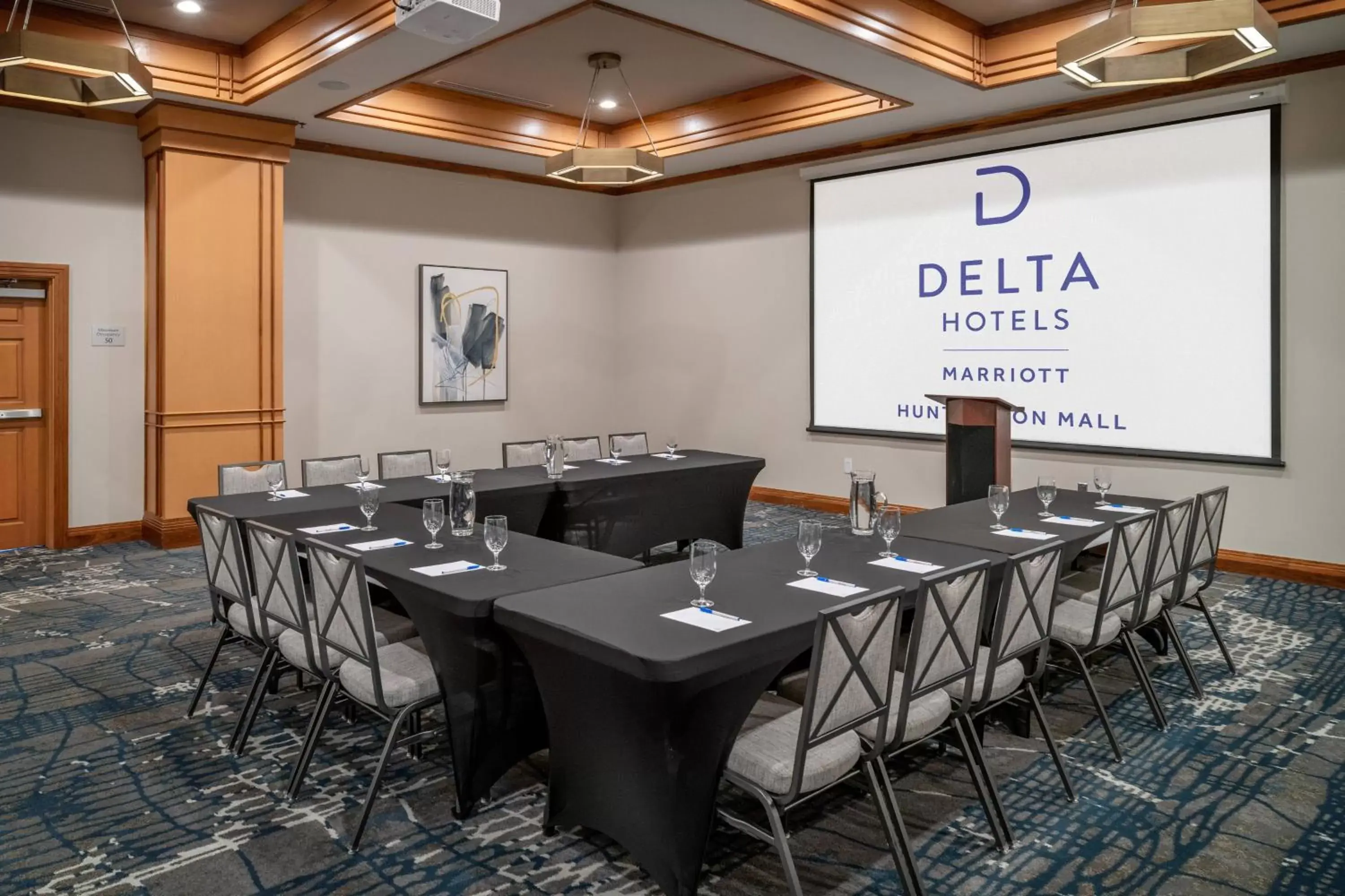 Meeting/conference room in Delta Hotels by Marriott Huntington Mall