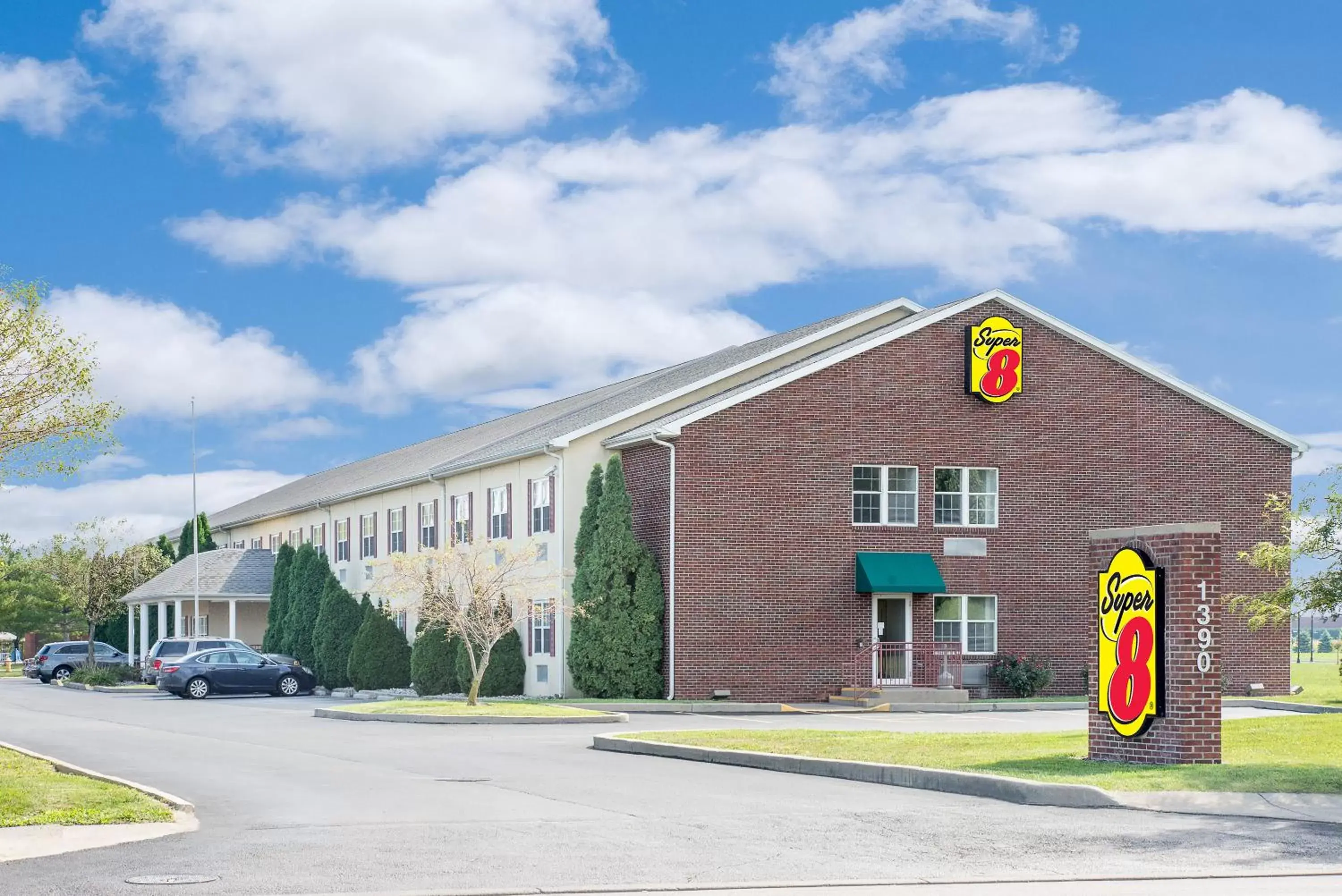 Facade/entrance, Property Building in Super 8 by Wyndham Maumee Perrysburg Toledo Area