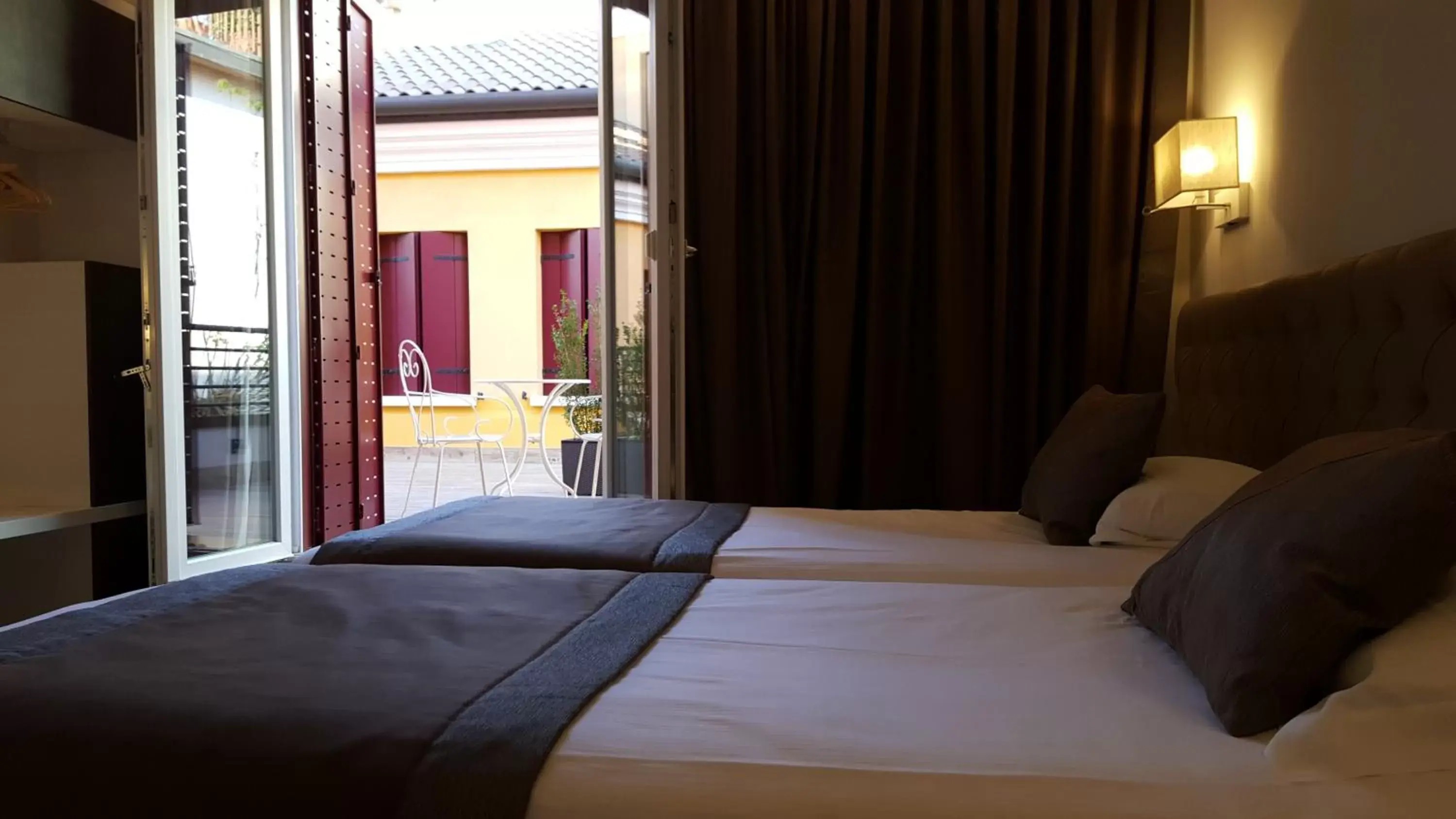 Photo of the whole room, Bed in UNAWAY Ecohotel Villa Costanza Venezia