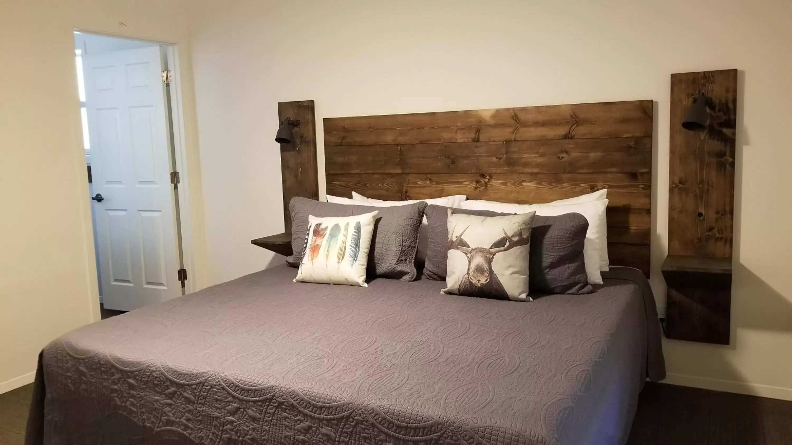 Bedroom, Bed in Eagle Cap Chalets