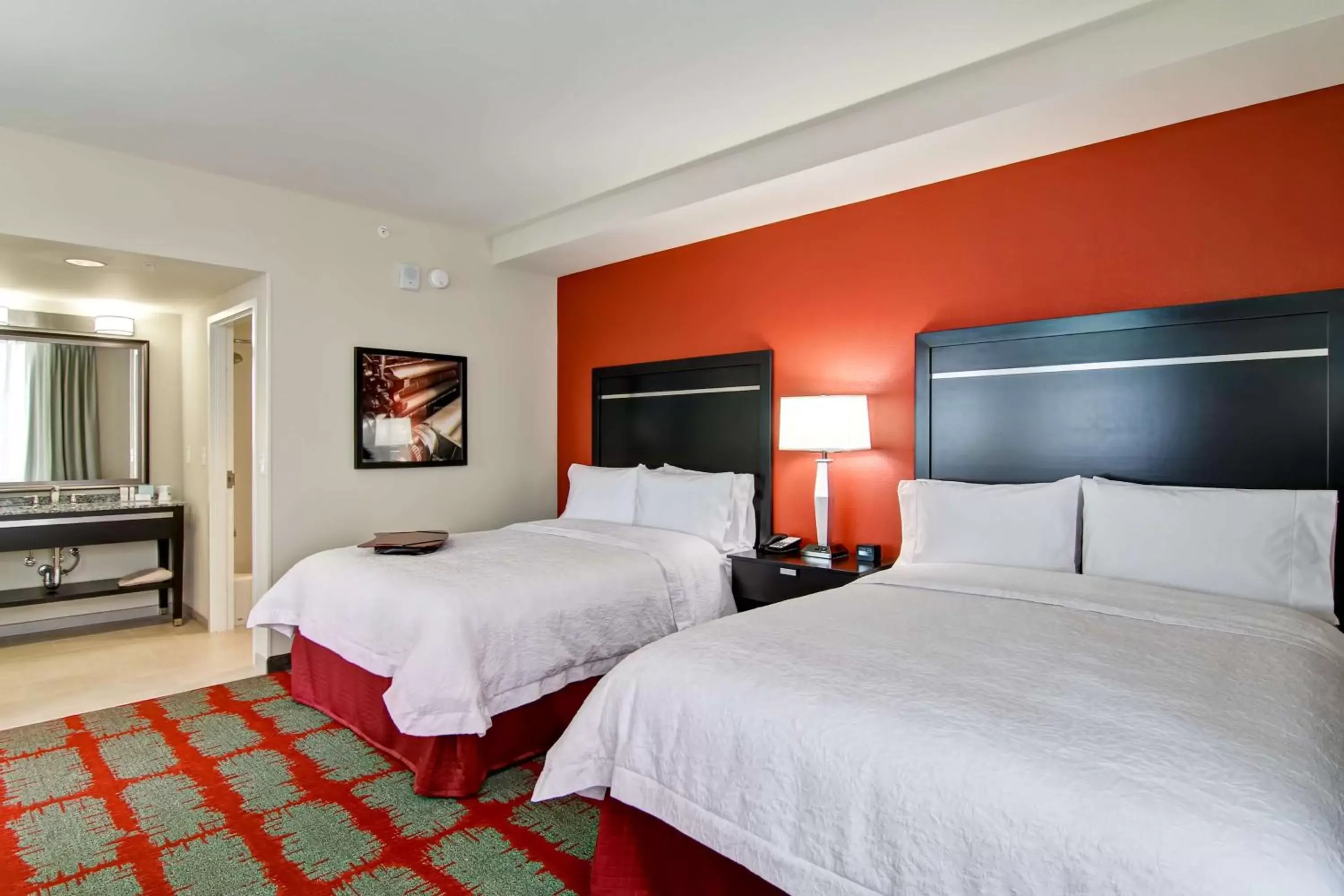 Bed in Hampton Inn and Suites Cincinnati - Downtown