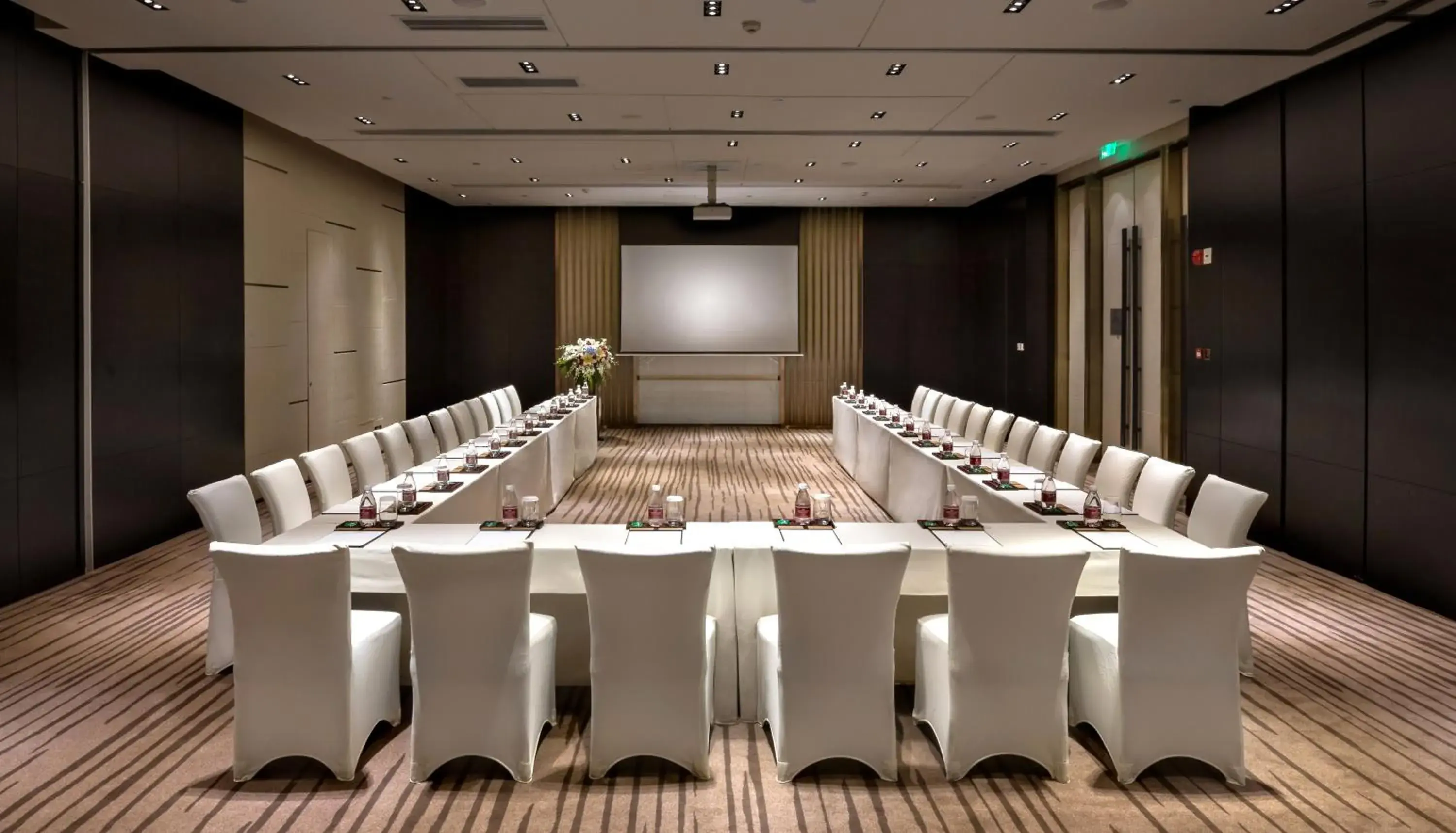 Meeting/conference room, Business Area/Conference Room in Crowne Plaza Chongqing New North Zone, an IHG Hotel