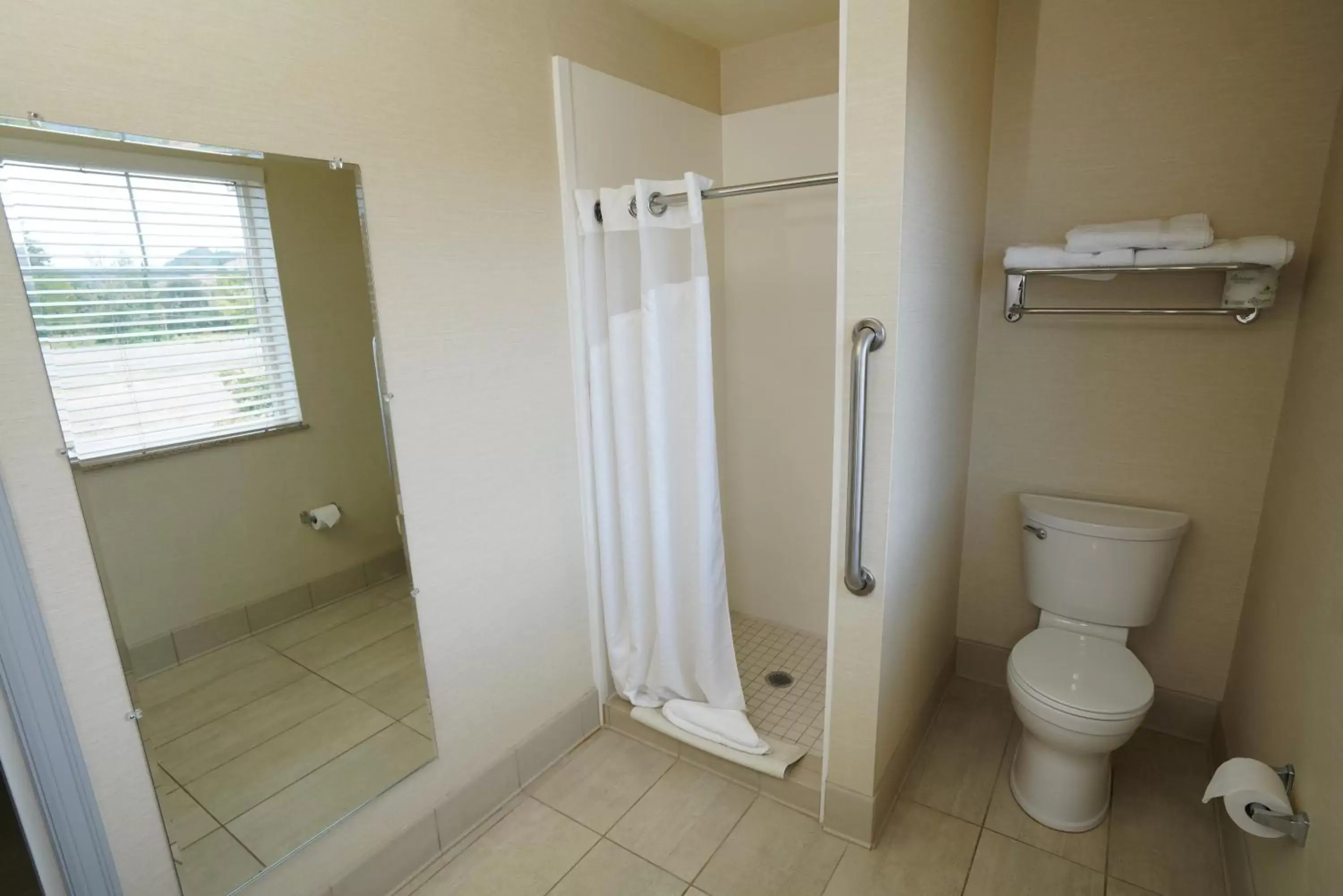 Bathroom in Creekside Hotel & Suites