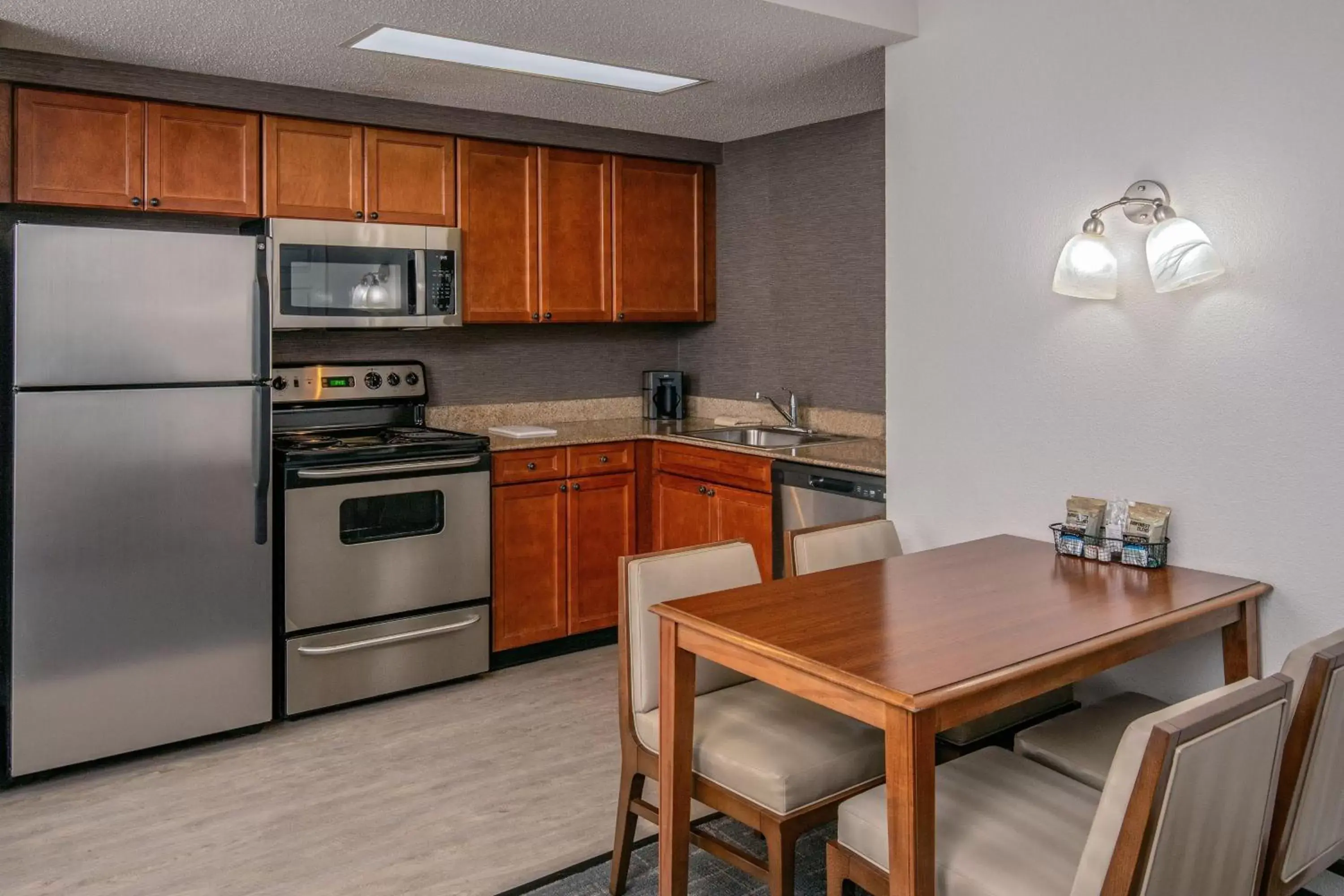 Kitchen or kitchenette, Kitchen/Kitchenette in Residence Inn by Marriott Chesapeake Greenbrier