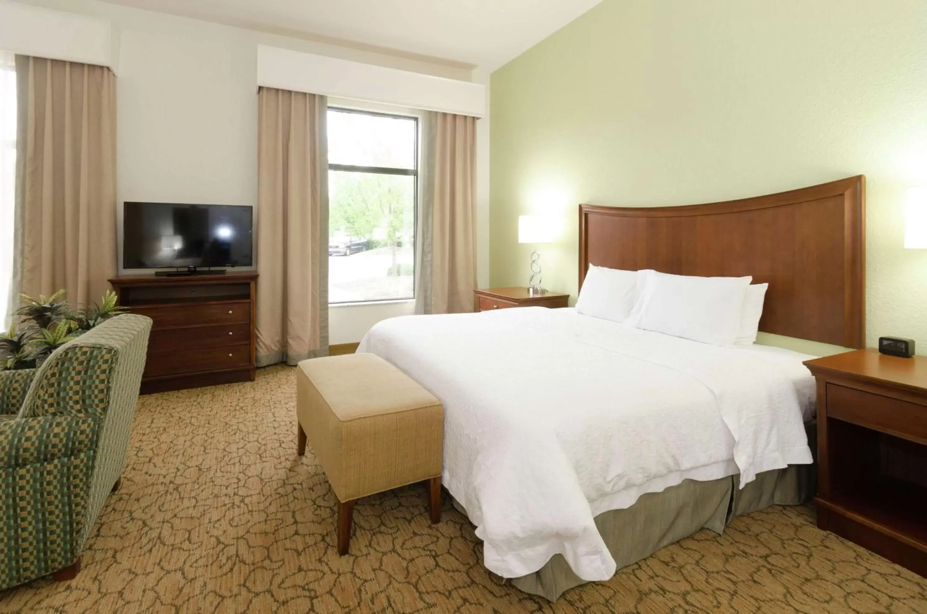 Bedroom, Bed in Hampton Inn Hickory