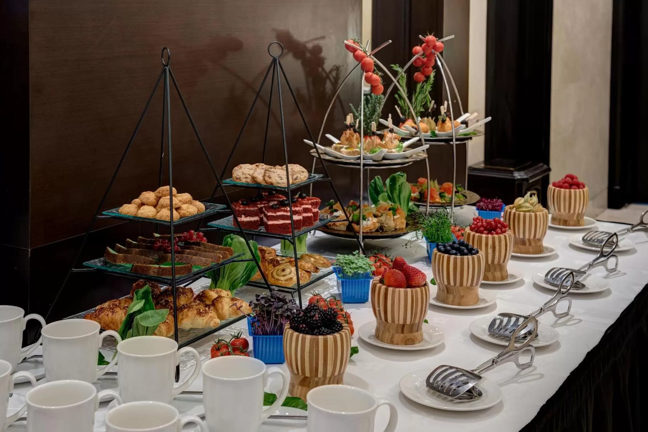 Food in Mercure Gold Hotel Jumeirah Dubai by Accor