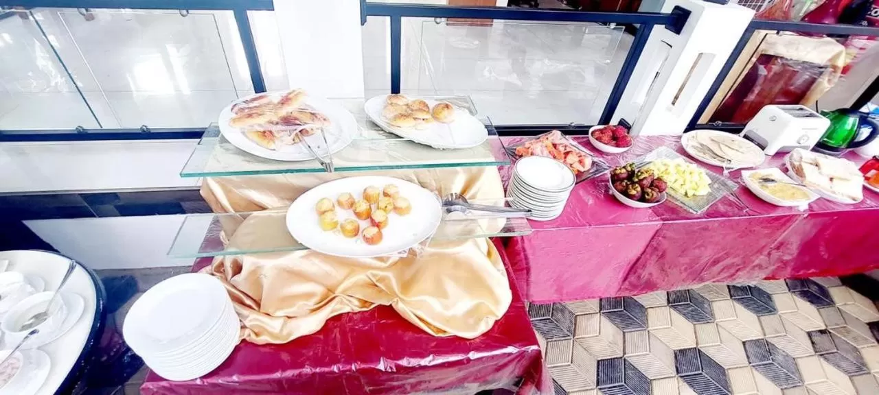 Restaurant/places to eat, Breakfast in J7 Villaj Resort